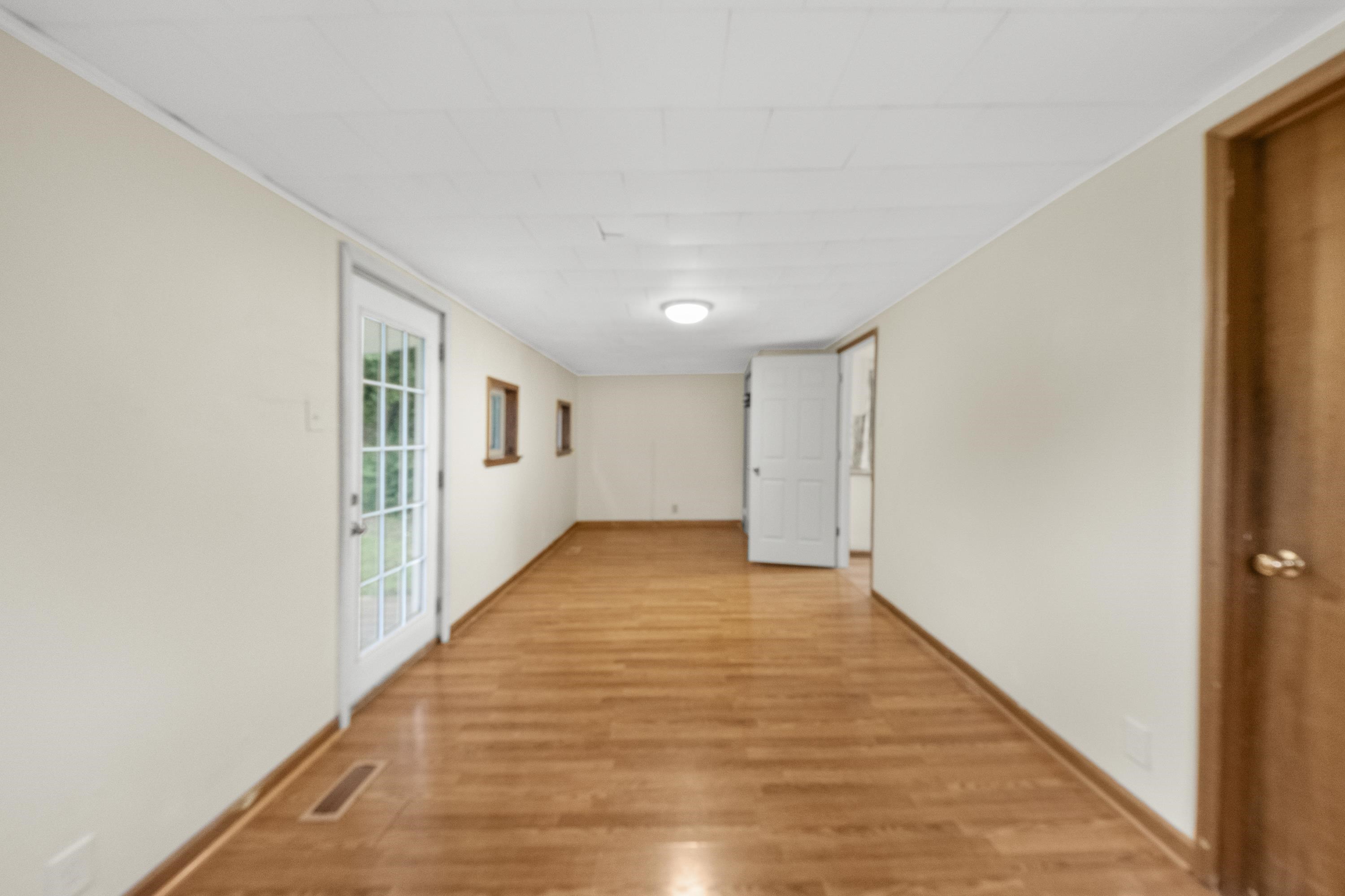 https://zimg.paragon.ice.com/ParagonImages/Property/PH/AABRKY/61024/13/0/0/b40f33fcc60bd23d48f62417c2537372/0/f9202c30d3df7d8300912229b24838c8/61024-b3d38c7d-4e2a-4957-a380-4034f2a245e5.JPG