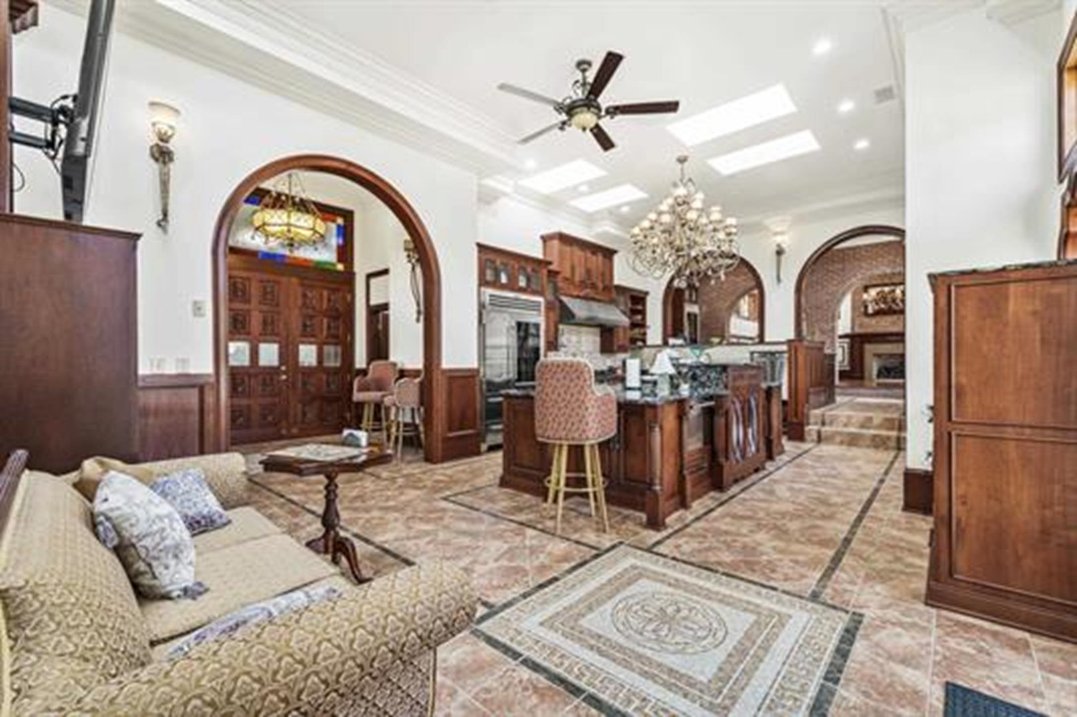 https://zimg.paragon.ice.com/ParagonImages/Property/PH/AABRKY/61025/10/0/0/0c47ad6e8fce0b906fe85a93e9a3bf66/0/241ec304592973a52986cce23d485a8a/61025-1c49e937-1fbc-475a-afb2-438afdaedf1d.JPG