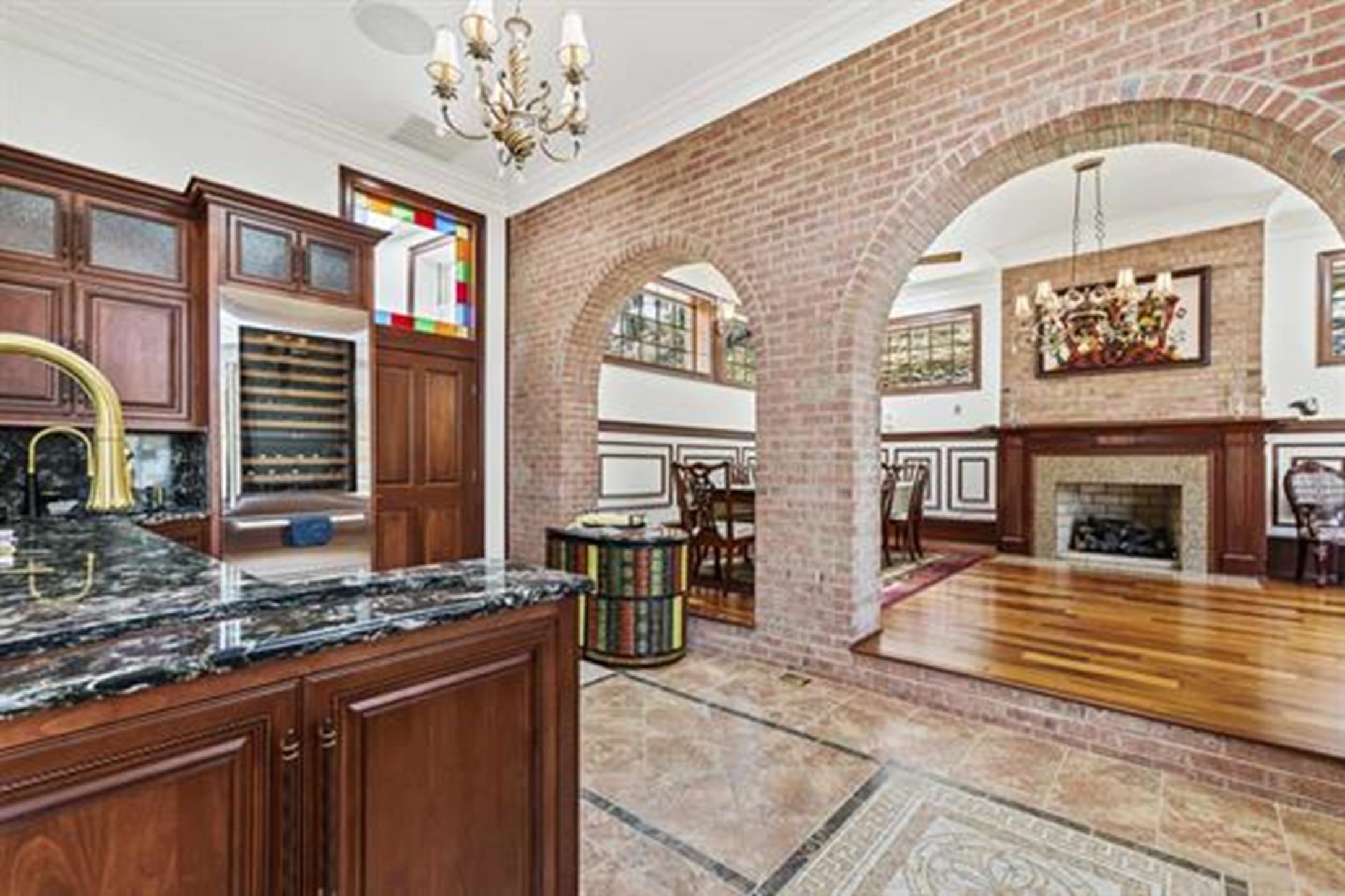 2830 Oakwood Court