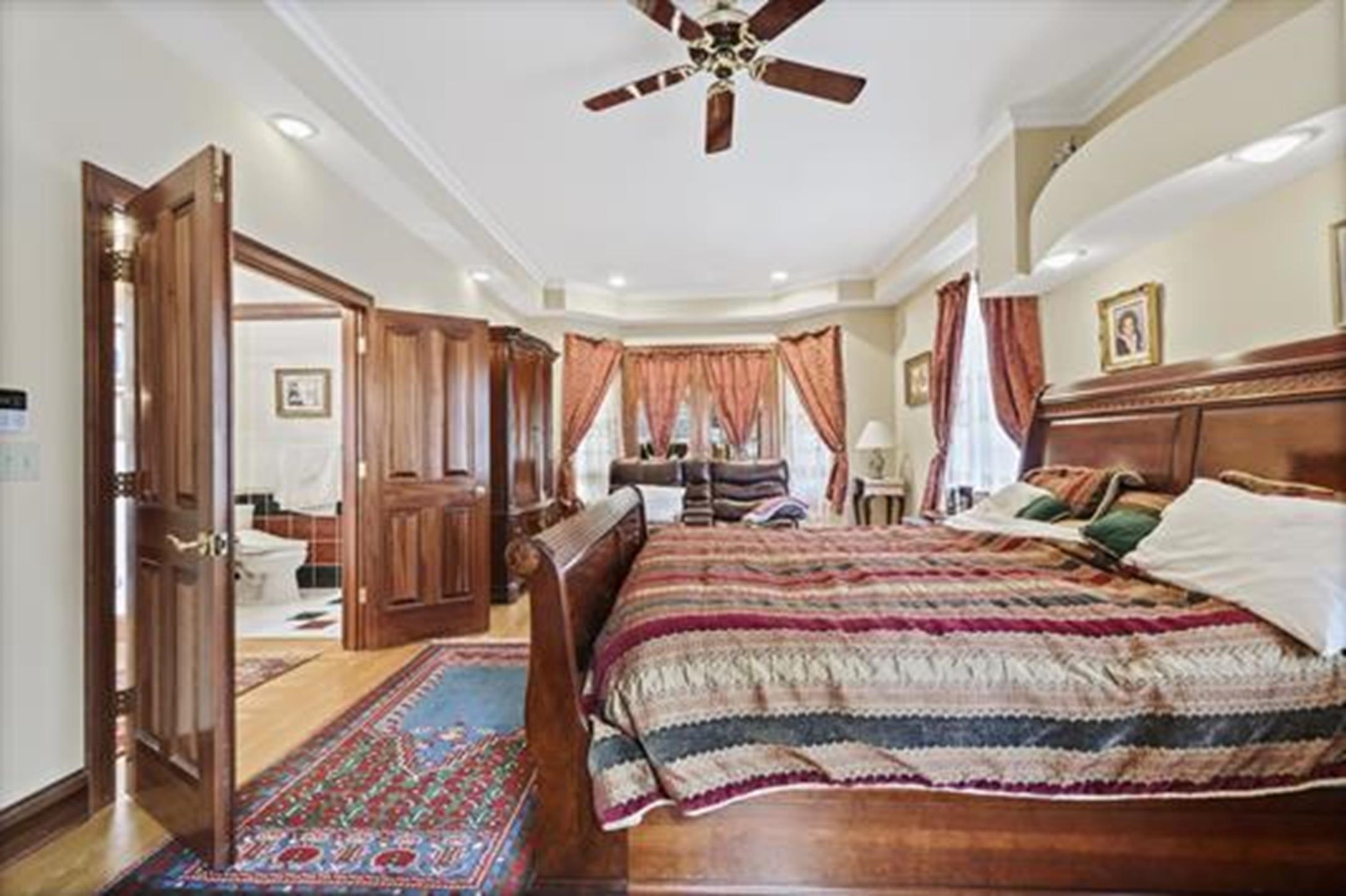 2830 Oakwood Court