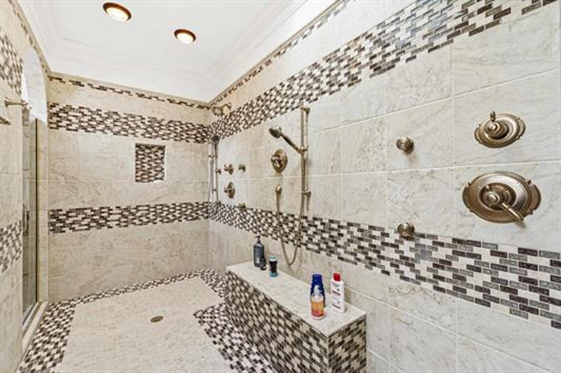 2830 Oakwood Court