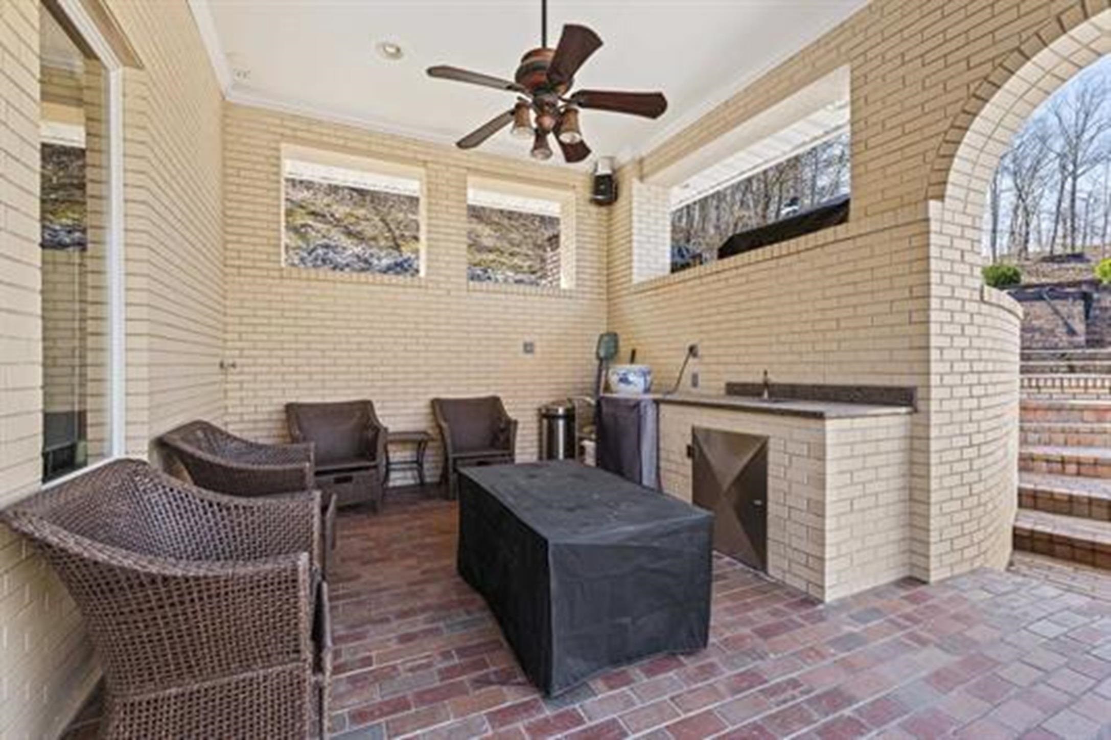 2830 Oakwood Court