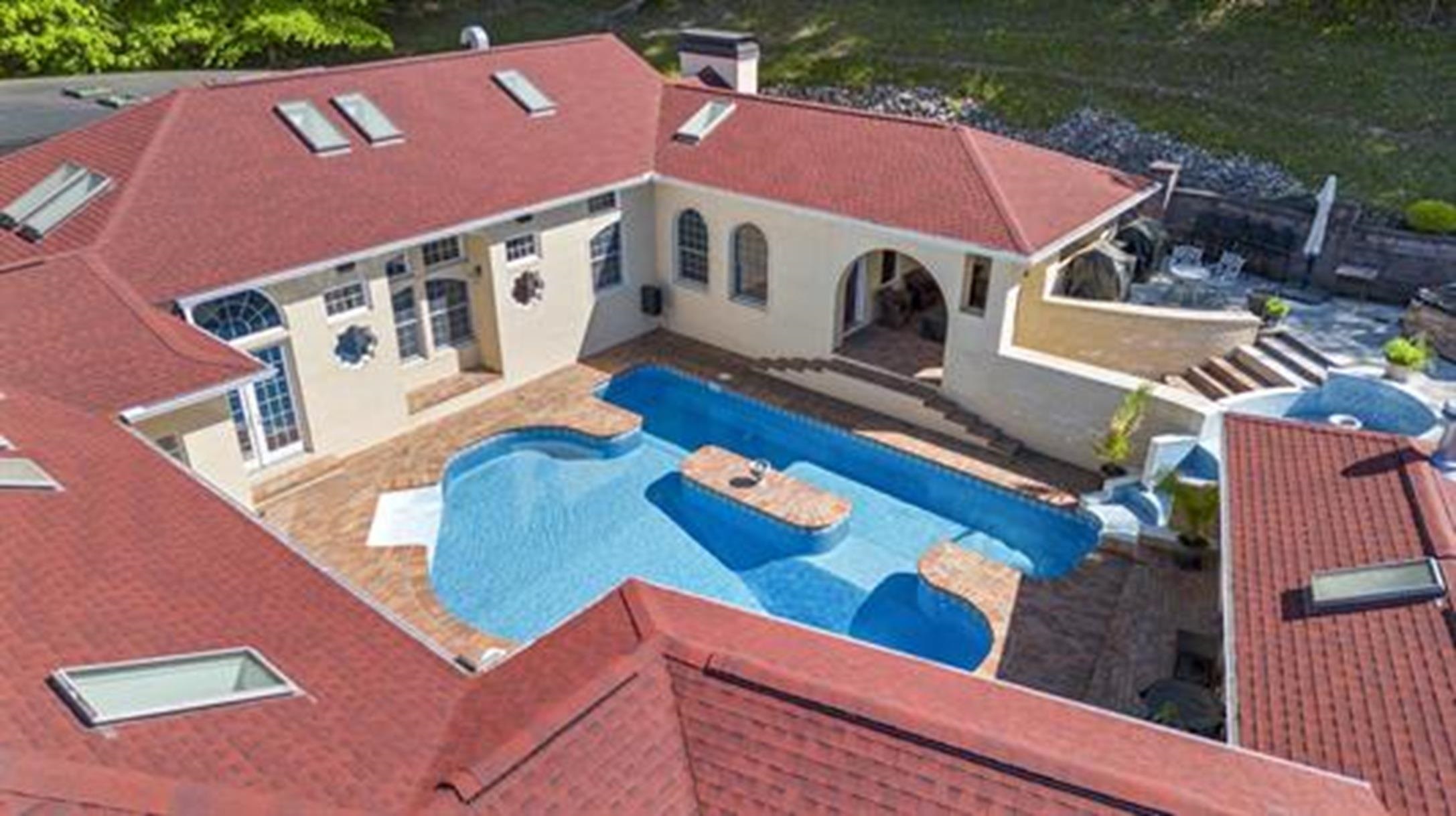 2830 Oakwood Court