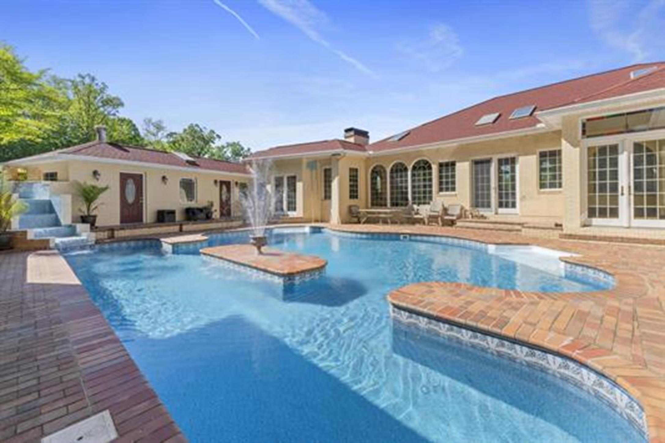 2830 Oakwood Court