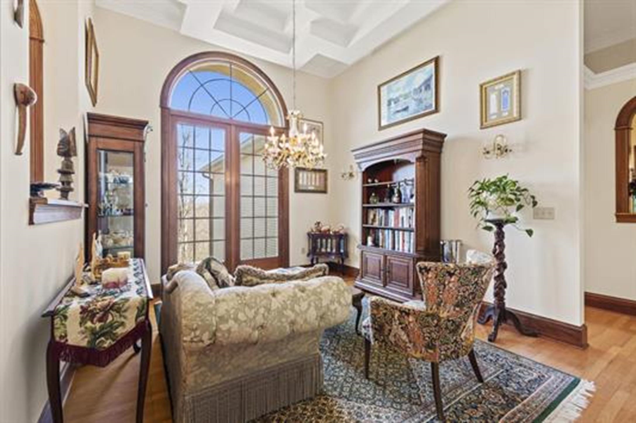 https://zimg.paragon.ice.com/ParagonImages/Property/PH/AABRKY/61025/4/0/0/9e1b368481dc9100c4cecdaf530048c1/0/241ec304592973a52986cce23d485a8a/61025-a8580a0b-5f09-46f7-8bf1-44c658648cbf.JPG
