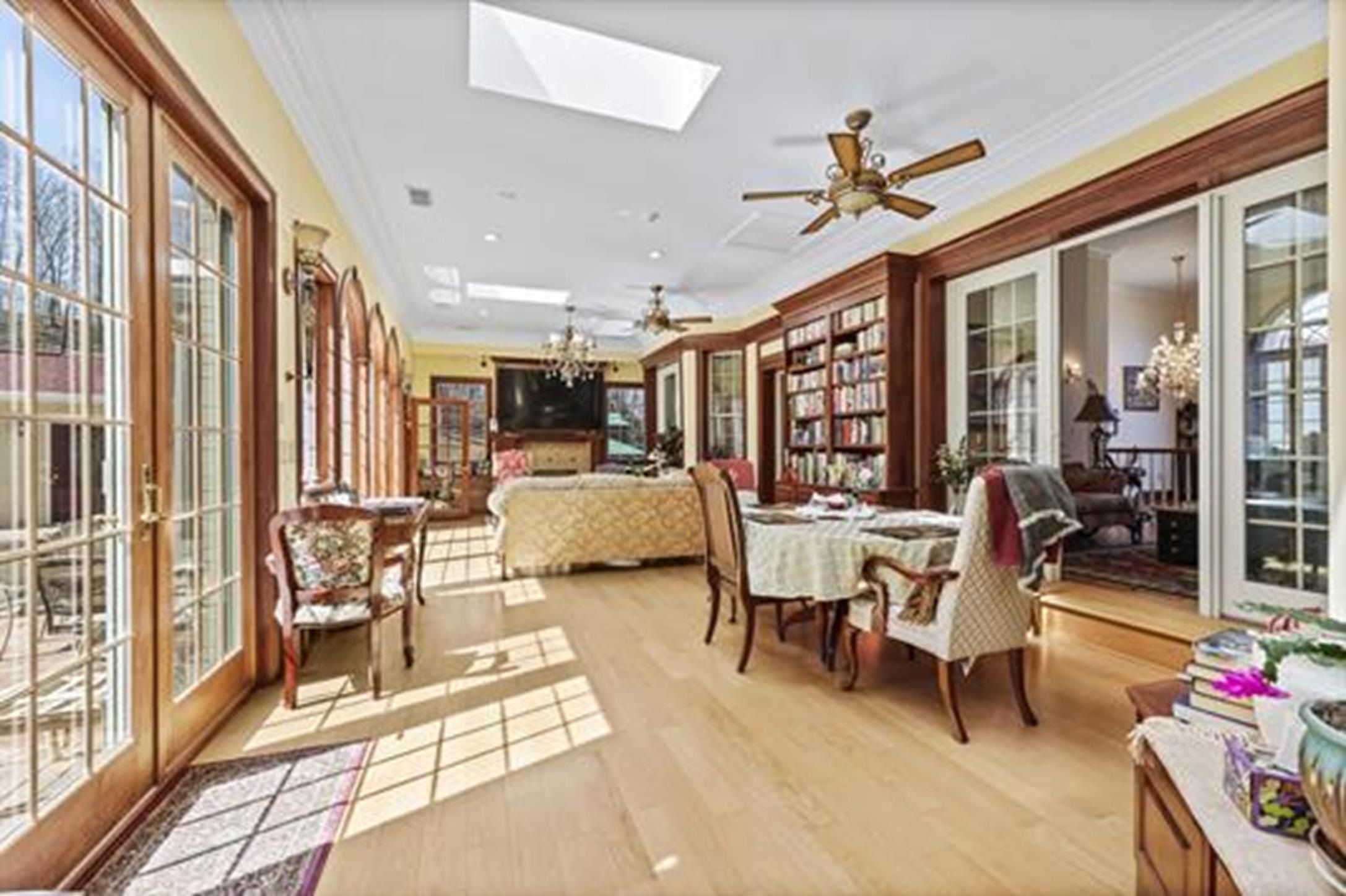 https://zimg.paragon.ice.com/ParagonImages/Property/PH/AABRKY/61025/8/0/0/b1d9787a8573a4dba87933728c67ec40/0/241ec304592973a52986cce23d485a8a/61025-bbfba539-a5b3-4eb4-ab1f-e07591a85213.JPG