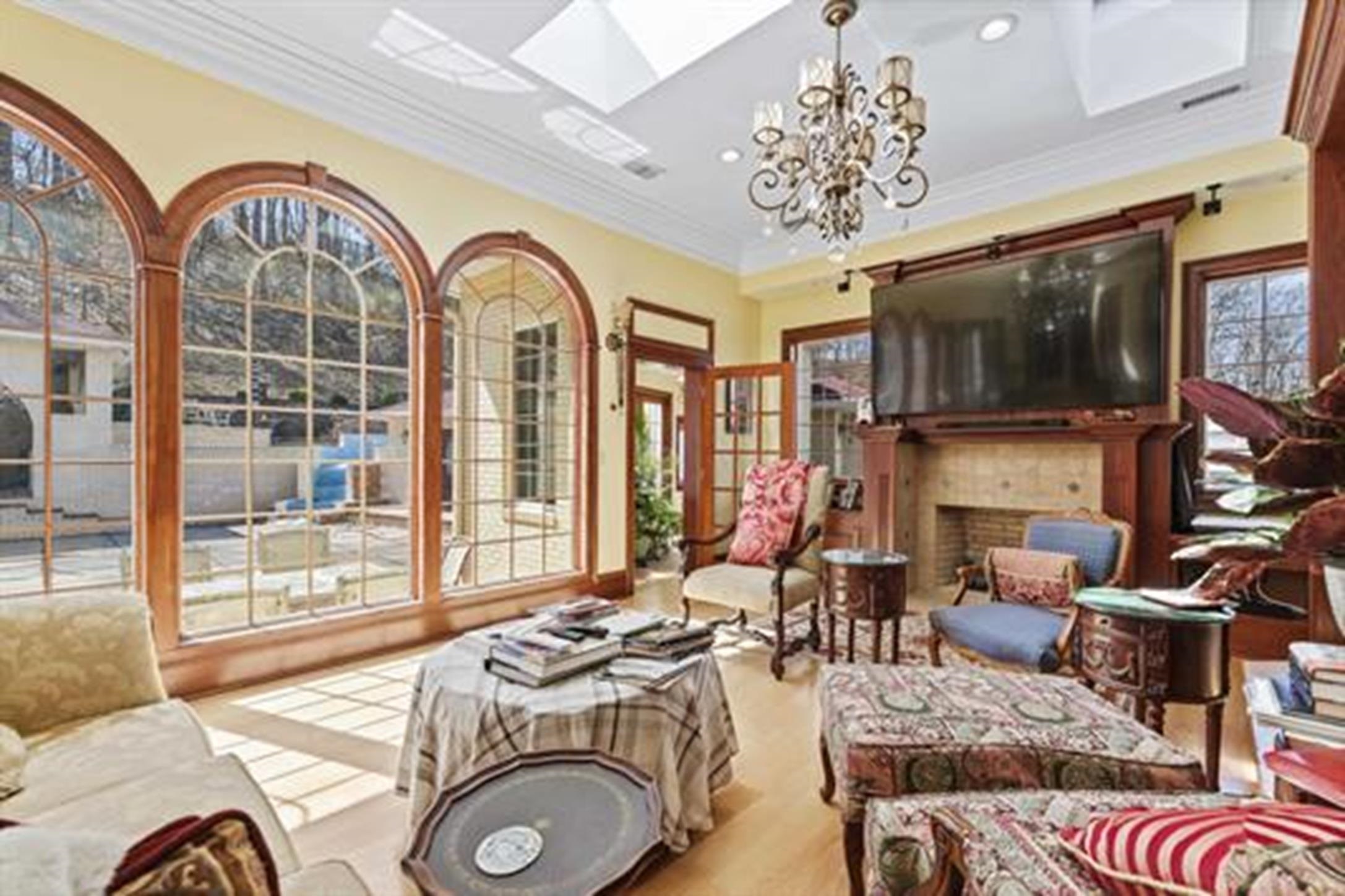 https://zimg.paragon.ice.com/ParagonImages/Property/PH/AABRKY/61025/9/0/0/4c138fbb26fa66f40051ef200f545af4/0/241ec304592973a52986cce23d485a8a/61025-46bf389e-be87-4288-9675-c3483c4b54d3.JPG