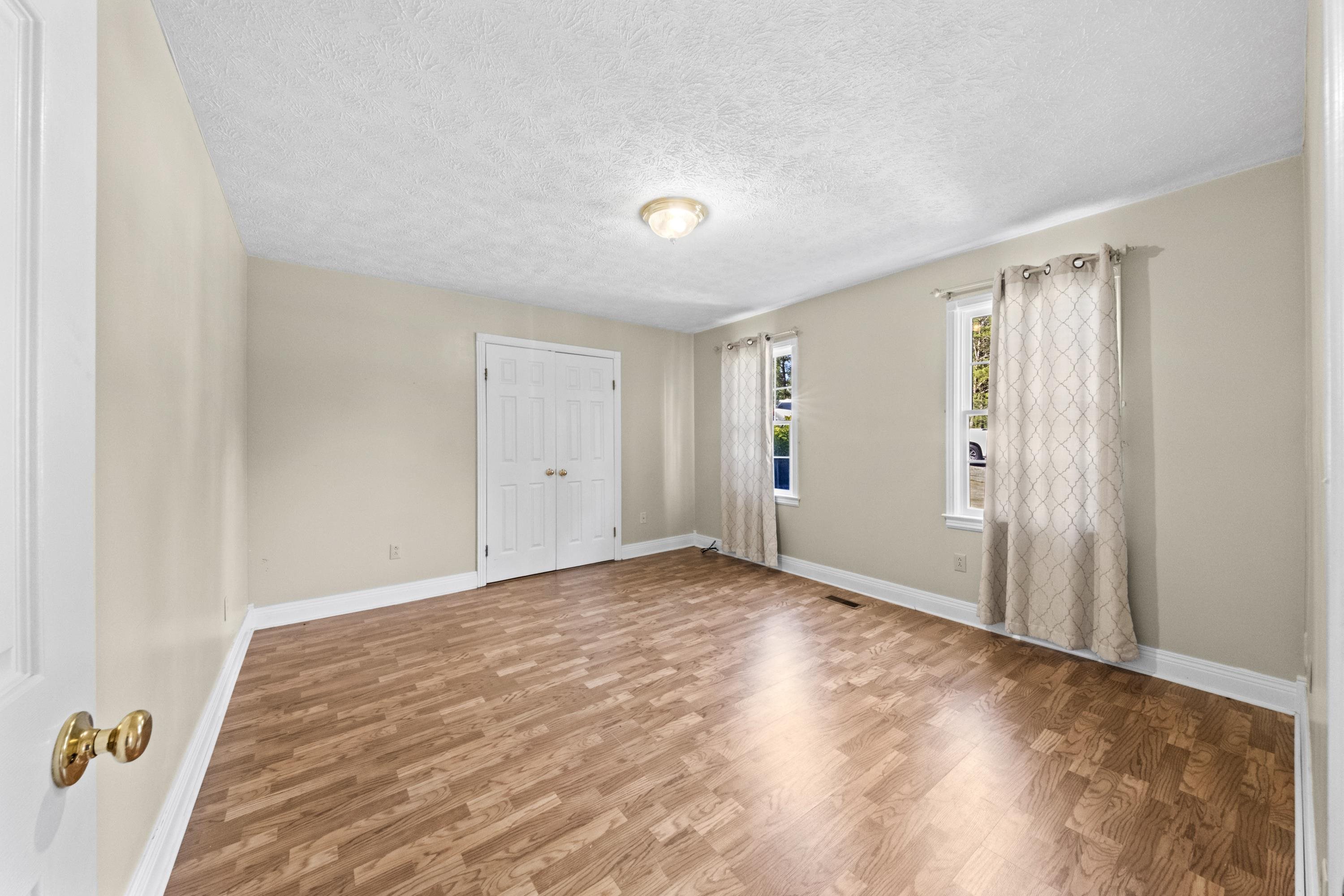 https://zimg.paragon.ice.com/ParagonImages/Property/PH/AABRKY/61028/12/0/0/0dad94382ac2a0ff5eb8966808dbaac2/0/6239de1358d0325cb4cbb47656f01765/61028-76491829-7556-4037-954d-e157264a9b4a.JPG