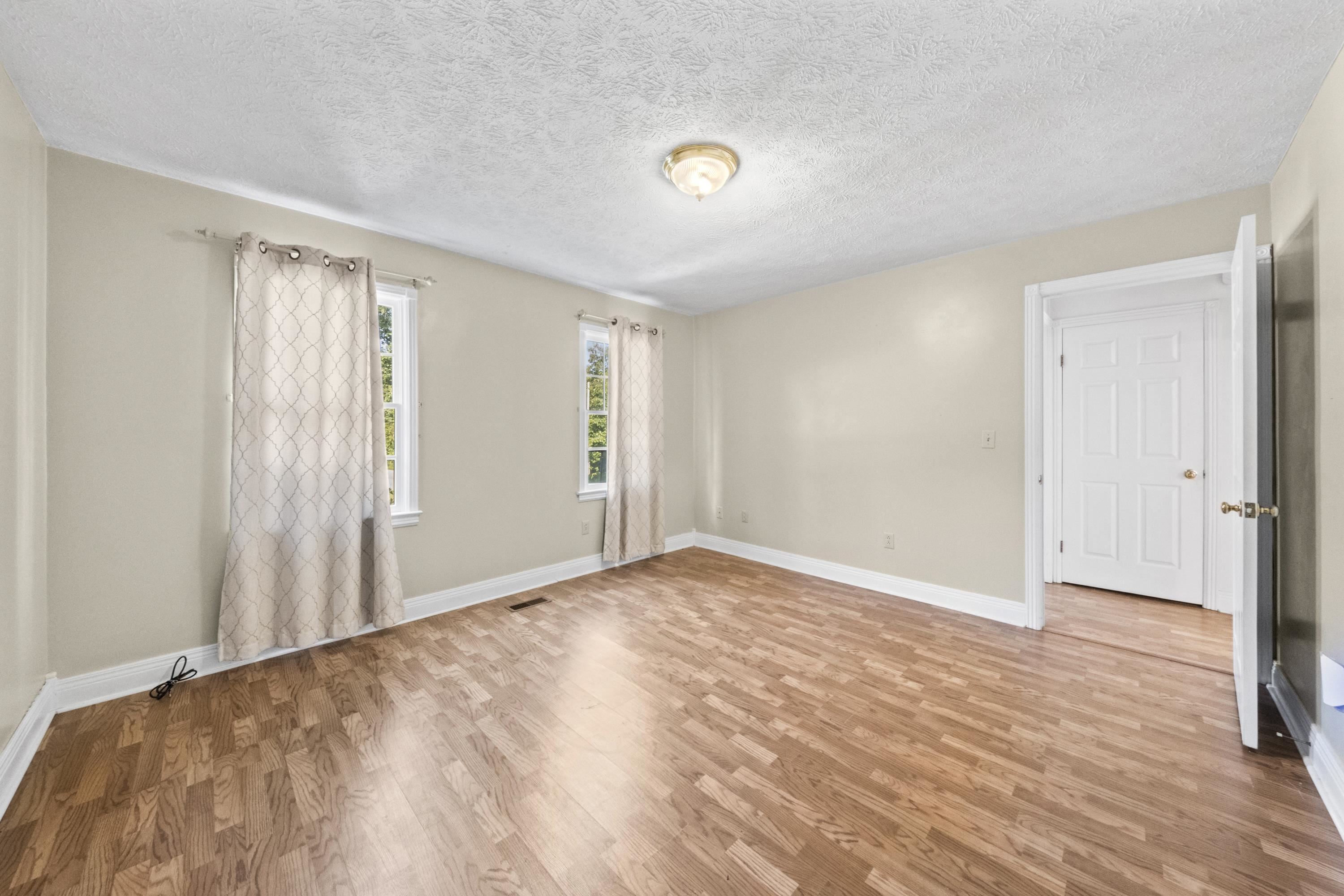 https://zimg.paragon.ice.com/ParagonImages/Property/PH/AABRKY/61028/13/0/0/4183d2c65cf1d80f9568fc8ec6a63f5e/0/6239de1358d0325cb4cbb47656f01765/61028-9f5f53f8-4ef9-498f-a388-200dee153cba.JPG