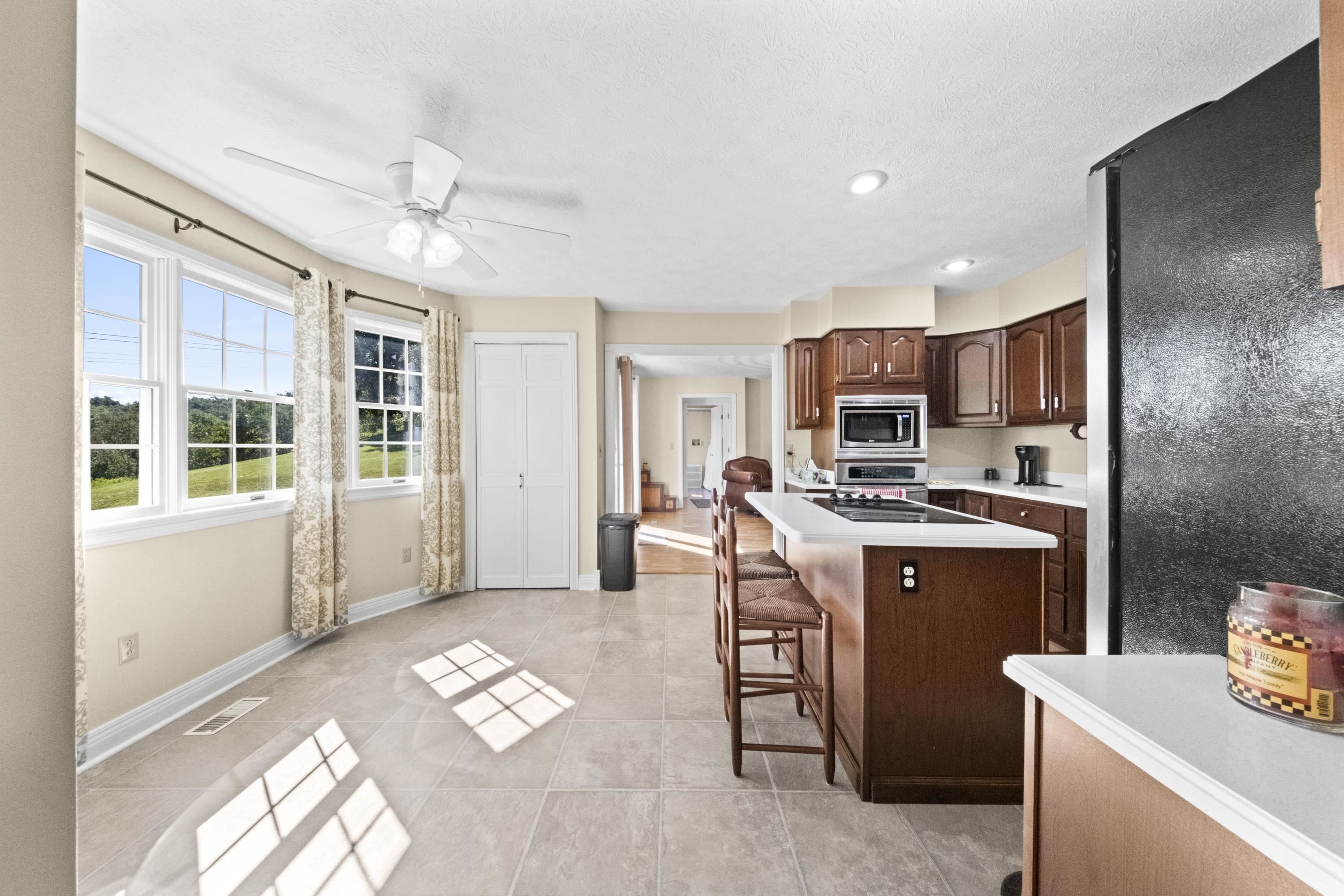 https://zimg.paragon.ice.com/ParagonImages/Property/PH/AABRKY/61028/5/0/0/5c181857c6930a3f39ee5bb7cab1bdcd/0/6239de1358d0325cb4cbb47656f01765/61028-8a2d0b0a-dfce-4e73-a917-1e09d47e7719.JPG
