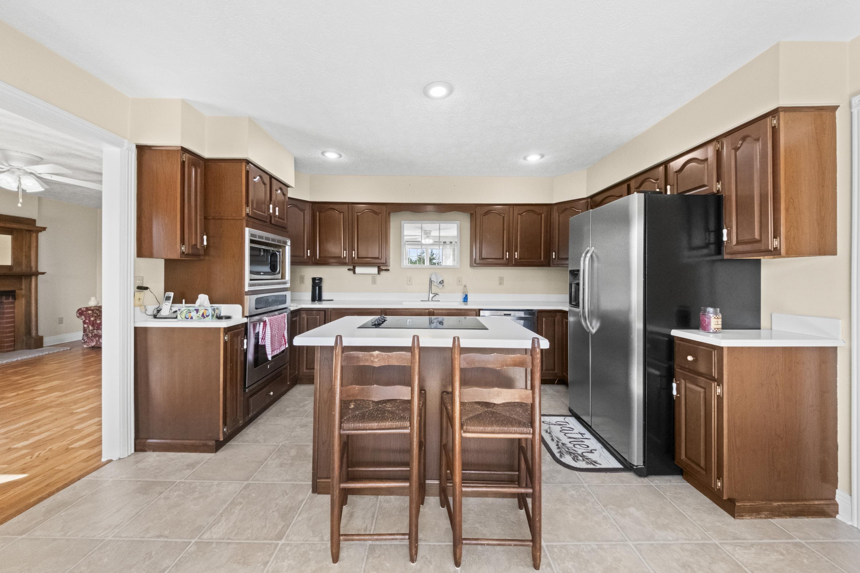 https://zimg.paragon.ice.com/ParagonImages/Property/PH/AABRKY/61028/7/0/0/c10896521a62debfd827b9a7ff540042/0/6239de1358d0325cb4cbb47656f01765/61028-8be4beec-8267-46a3-b019-30ead1f7901e.JPG