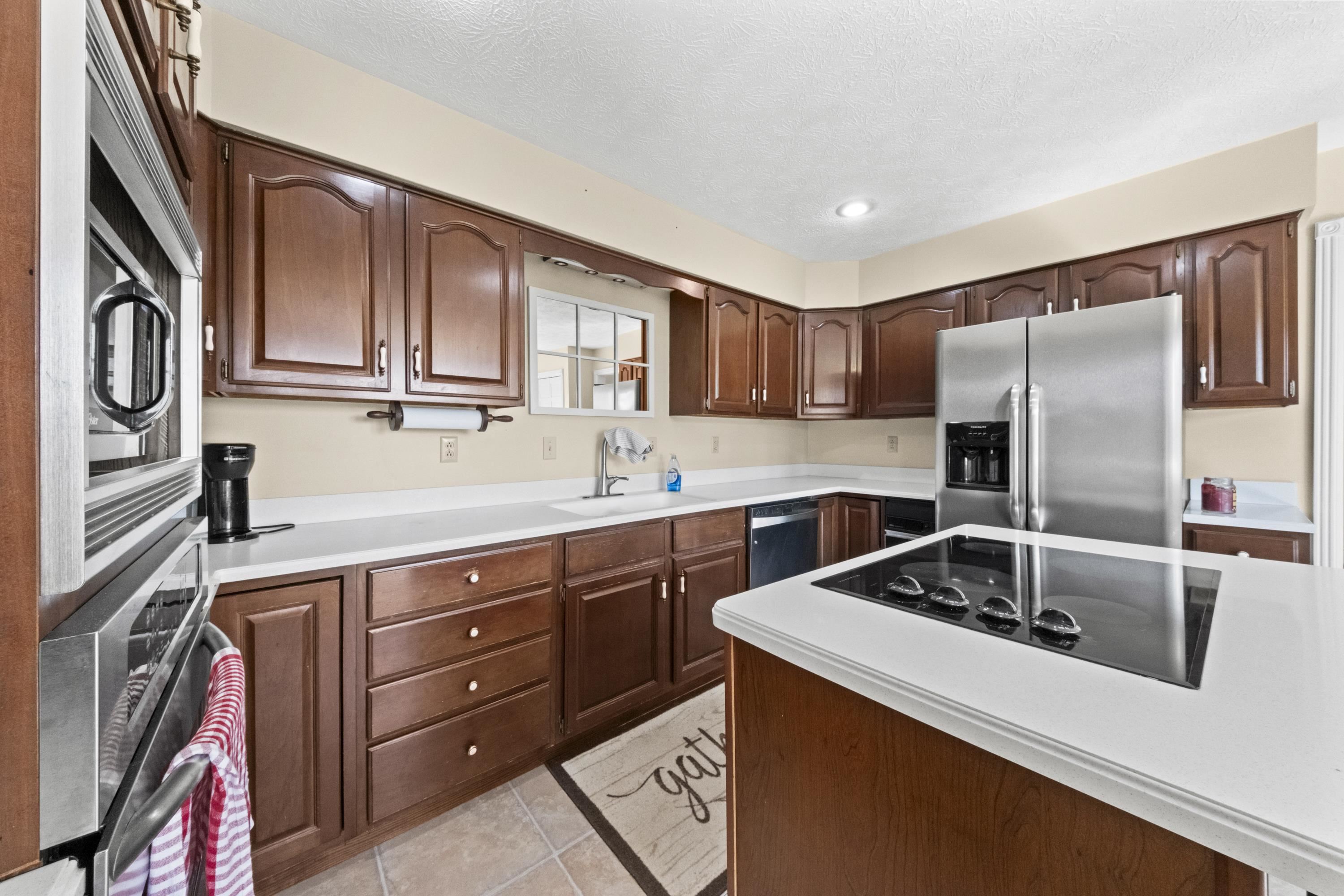 https://zimg.paragon.ice.com/ParagonImages/Property/PH/AABRKY/61028/8/0/0/5405472a4ad97e4a9d61adfa6a52dbdc/0/6239de1358d0325cb4cbb47656f01765/61028-1f5d7986-206f-450d-9f09-d558c18e1fff.JPG