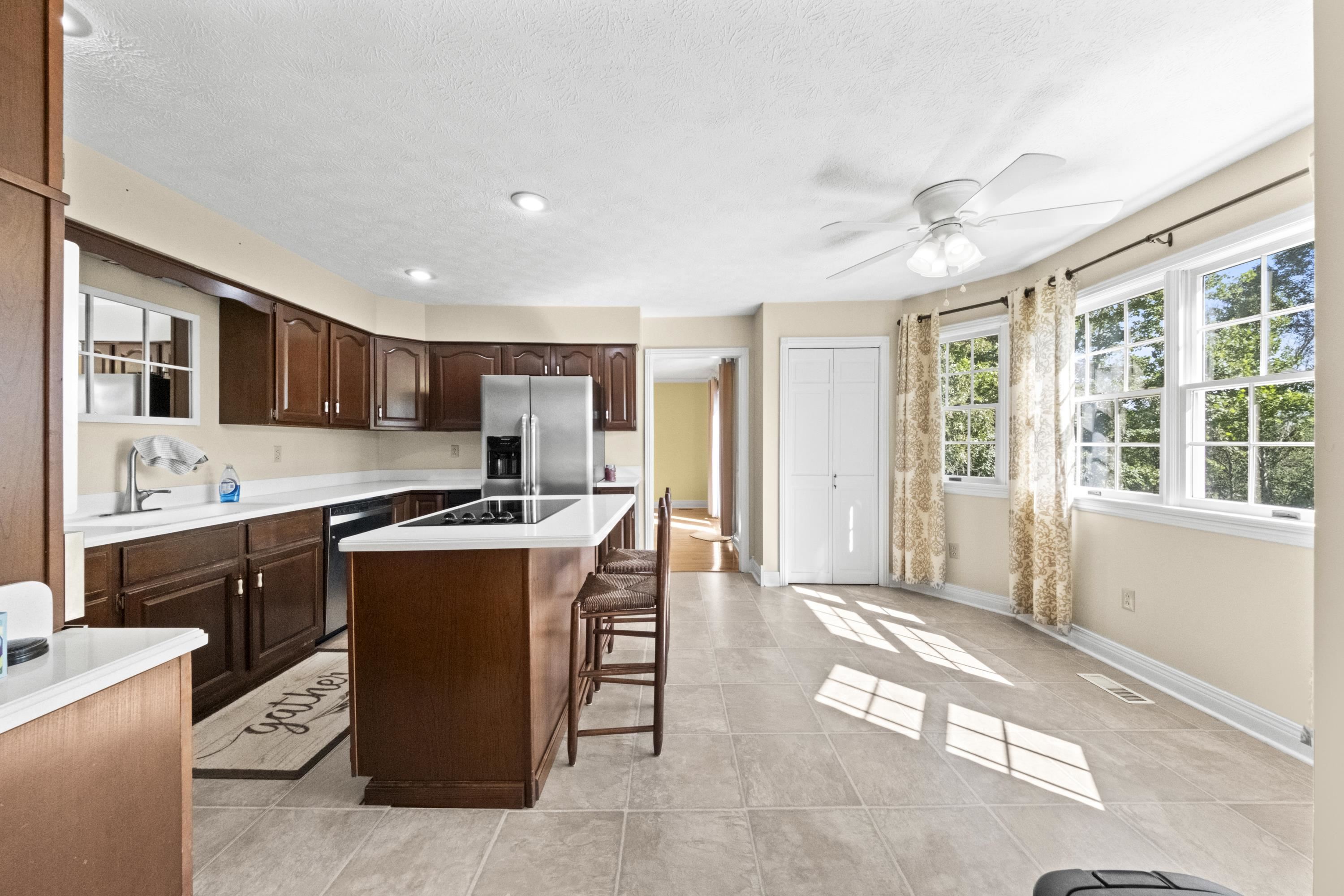 https://zimg.paragon.ice.com/ParagonImages/Property/PH/AABRKY/61028/9/0/0/ab96ad1d74a6e54f7ec517872eff6abc/0/6239de1358d0325cb4cbb47656f01765/61028-5e427966-c46a-4867-b12e-92d67de2059f.JPG