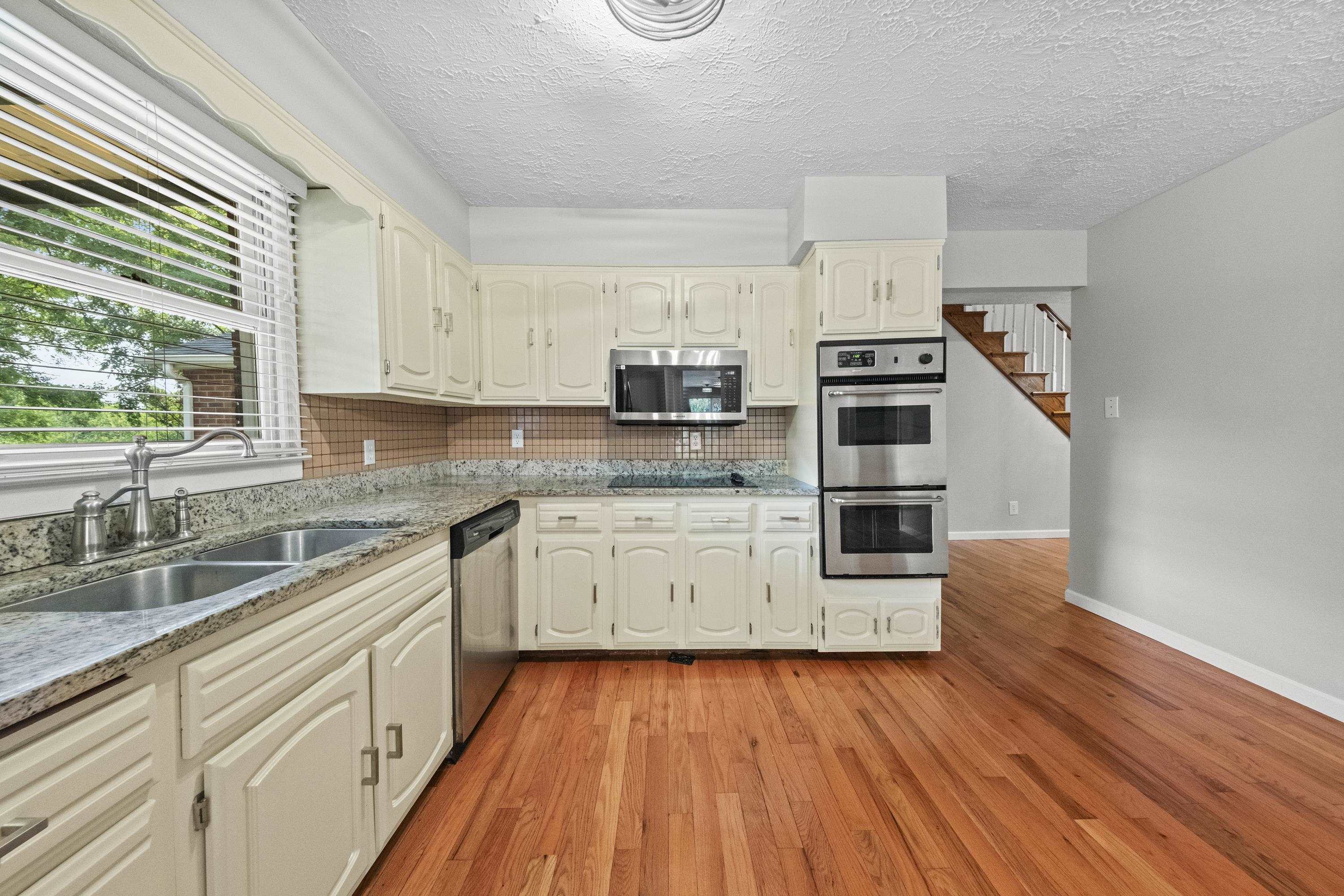 https://zimg.paragon.ice.com/ParagonImages/Property/PH/AABRKY/61029/10/0/0/43b96439774102c4ec223e7eb463660c/0/91c5efc2399176107c5774ffa586b559/61029-e42d8f89-a9c5-4377-a9d5-33ff29999b96.JPG
