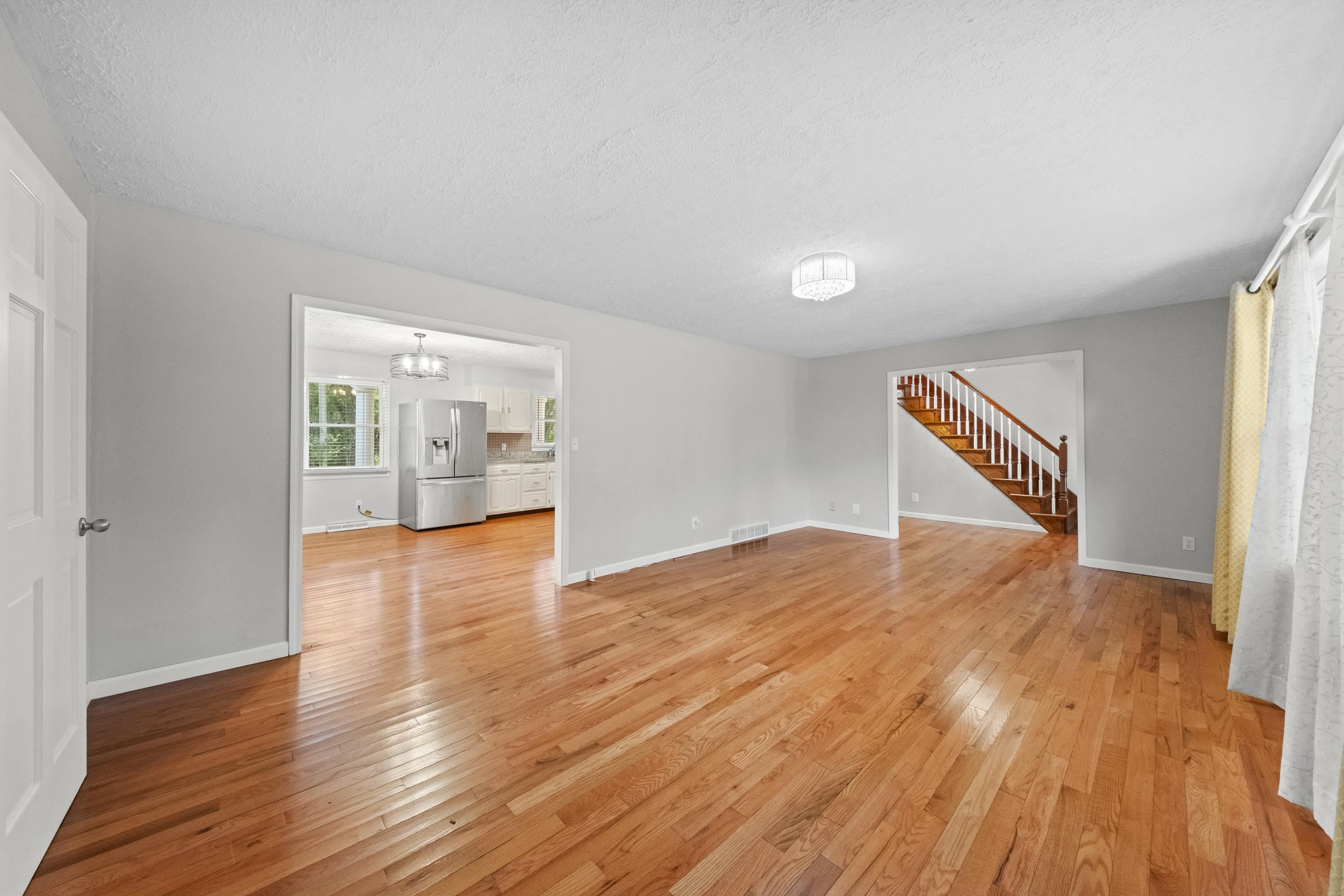 https://zimg.paragon.ice.com/ParagonImages/Property/PH/AABRKY/61029/5/0/0/c57bbb4c3e9a21c2f2fe3dd190f2ce16/0/91c5efc2399176107c5774ffa586b559/61029-11616aa6-d6b5-4a2d-b9db-6cc00204011f.JPG