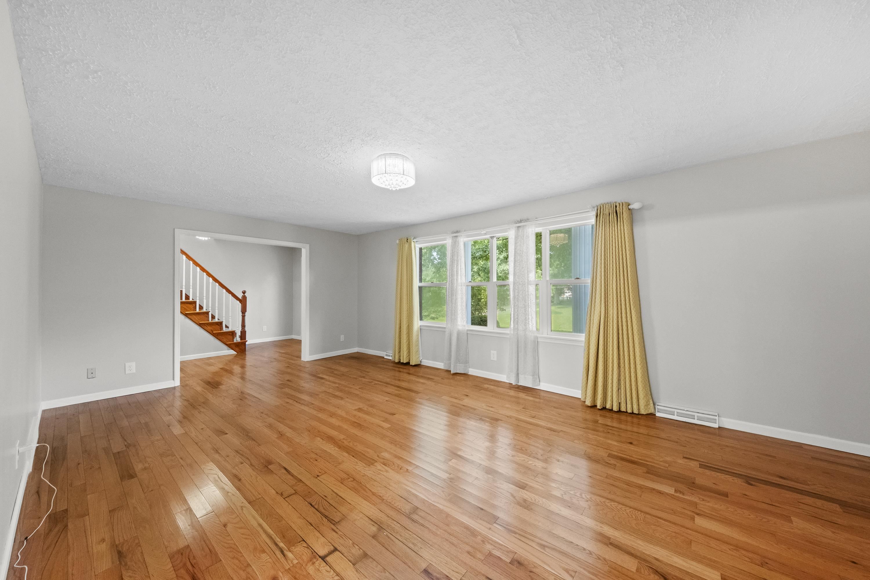 https://zimg.paragon.ice.com/ParagonImages/Property/PH/AABRKY/61029/6/0/0/6f6b3fd46a82bead0a08b0e12d81c67f/0/91c5efc2399176107c5774ffa586b559/61029-f39ccdce-c64b-4d7f-bc5b-d15dad83a907.JPG