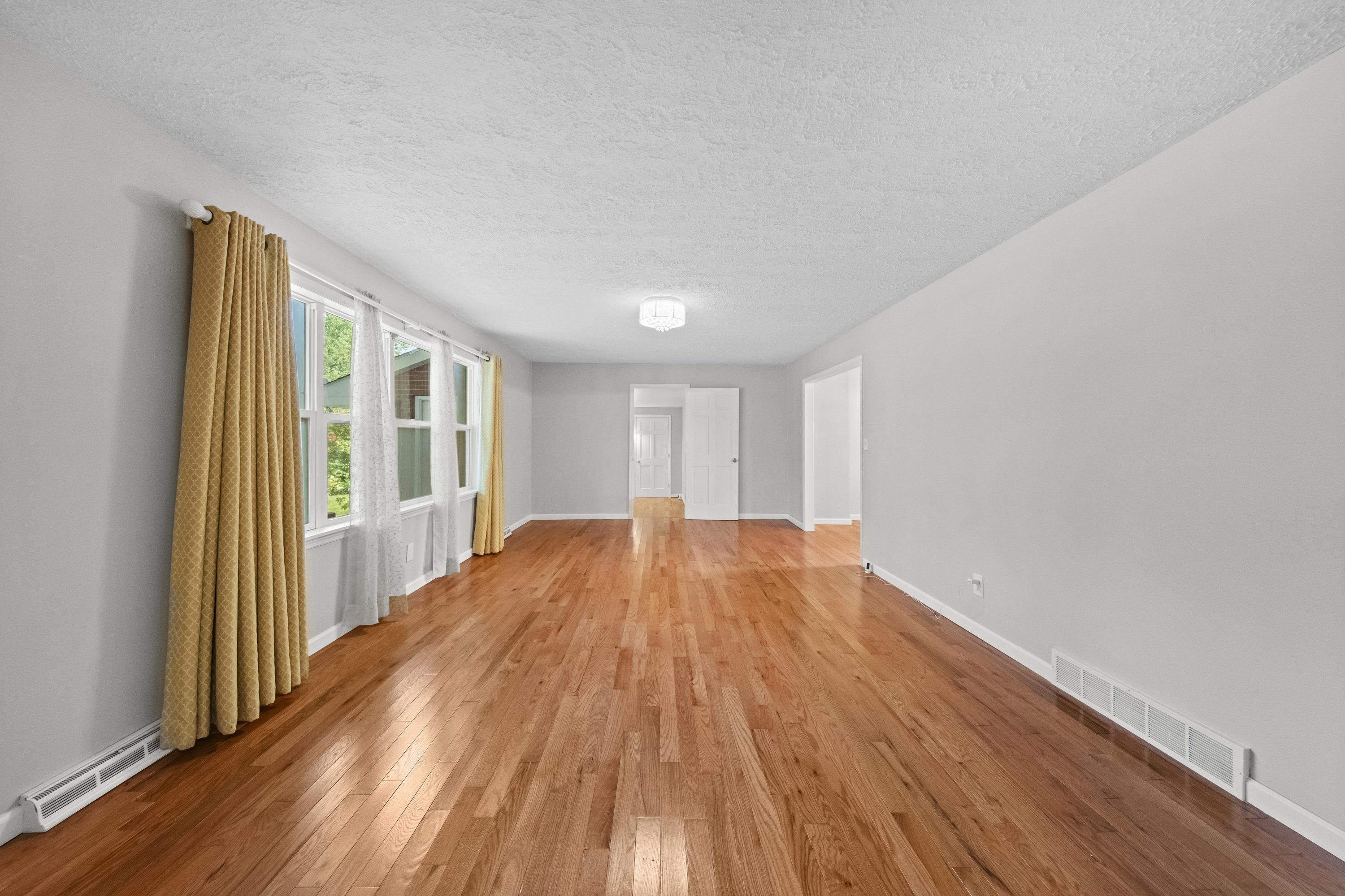 https://zimg.paragon.ice.com/ParagonImages/Property/PH/AABRKY/61029/7/0/0/9b5e7fd139a569d8db8e0fcb18bc538b/0/91c5efc2399176107c5774ffa586b559/61029-39840a38-90d5-4778-b431-8f2d4f085aa3.JPG