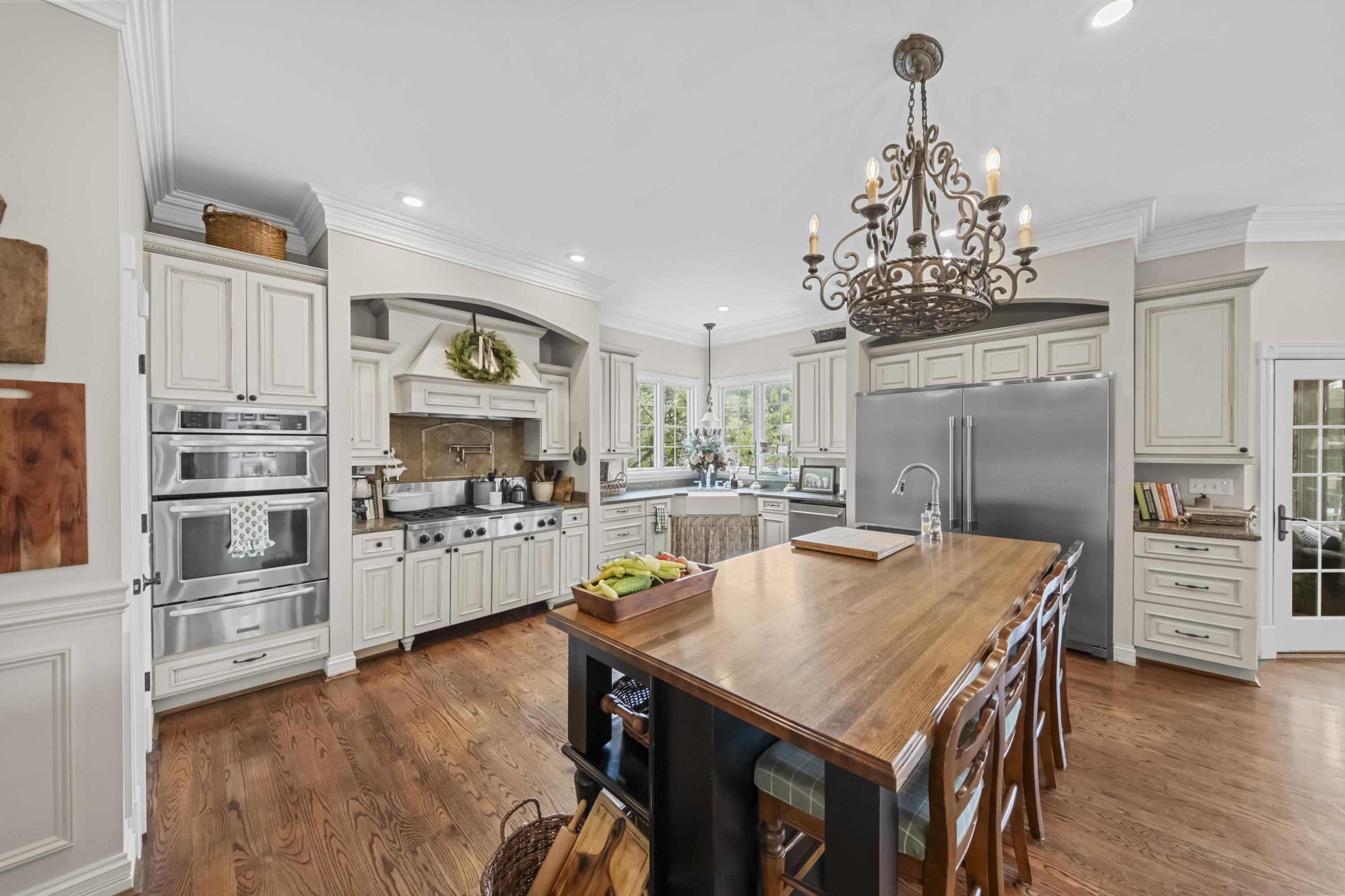 https://zimg.paragon.ice.com/ParagonImages/Property/PH/AABRKY/61031/12/0/0/08a3d039868ff176a40d2716bb2cb3da/0/599e1194a946044f4f431c8ba00580f8/61031-2484bfd1-bab9-4646-ba0e-b76c6782e3cb.JPG