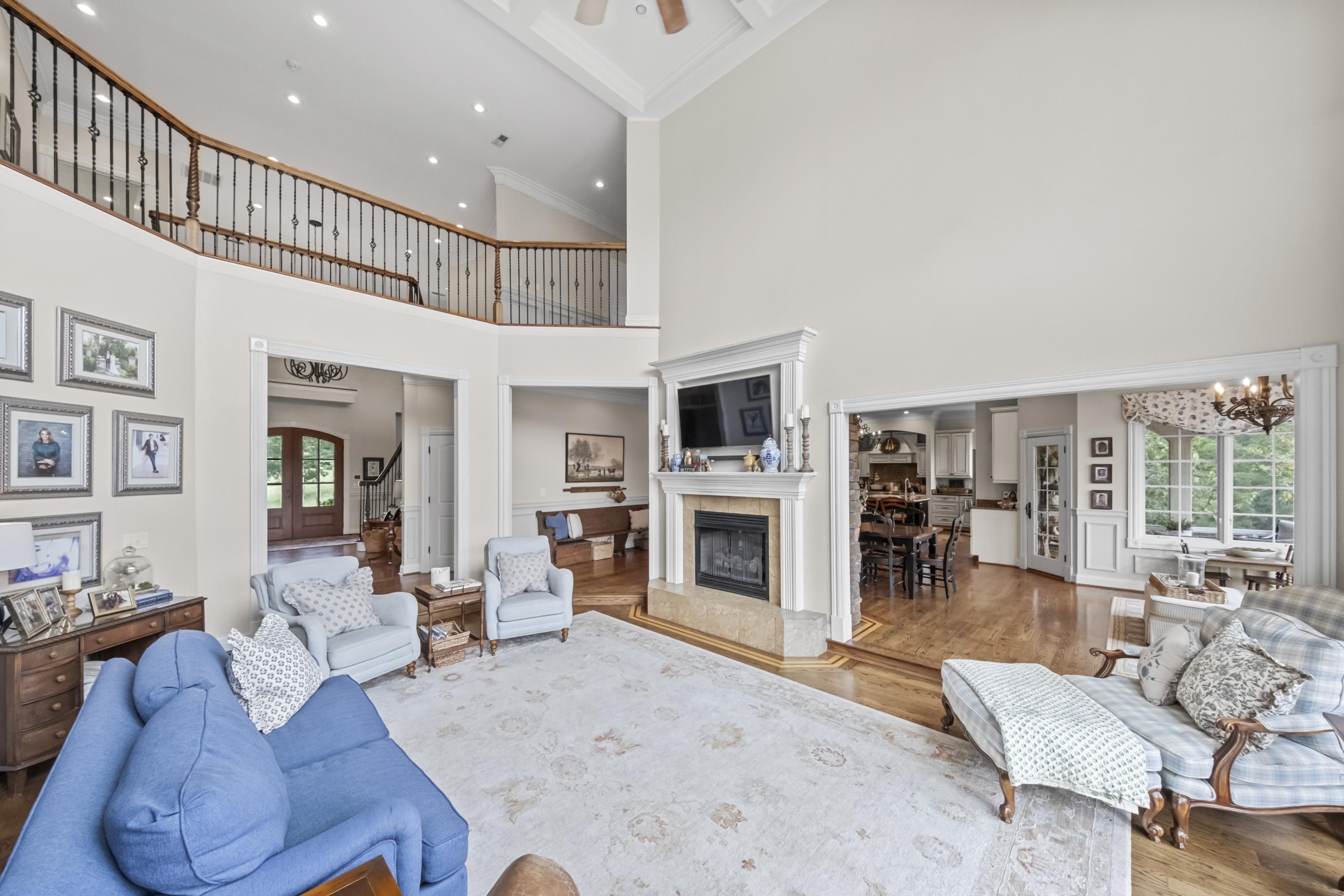 https://zimg.paragon.ice.com/ParagonImages/Property/PH/AABRKY/61031/8/0/0/3d869695cfc034ffe292d8f609f1c001/0/599e1194a946044f4f431c8ba00580f8/61031-1af92a51-c66f-4504-b527-ce1824dcff99.JPG