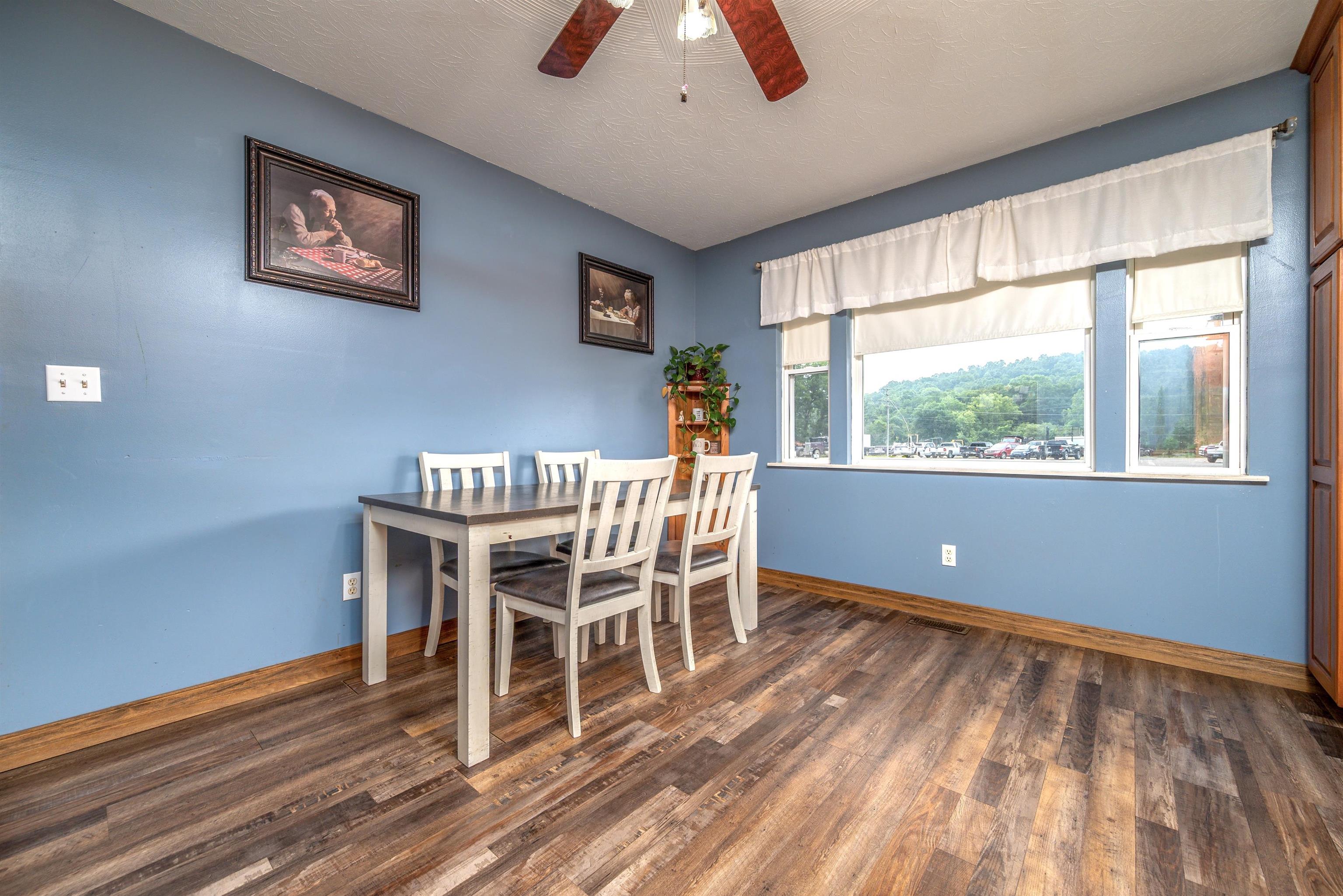 https://zimg.paragon.ice.com/ParagonImages/Property/PH/AABRKY/61032/13/0/0/0d4ad2a04bd0d7cdc574e65035fc3c6e/0/0072f61d422860058ad0f93ea4c8ba6a/61032-58416385-7a94-4048-9ff2-d83a3783710f.JPG