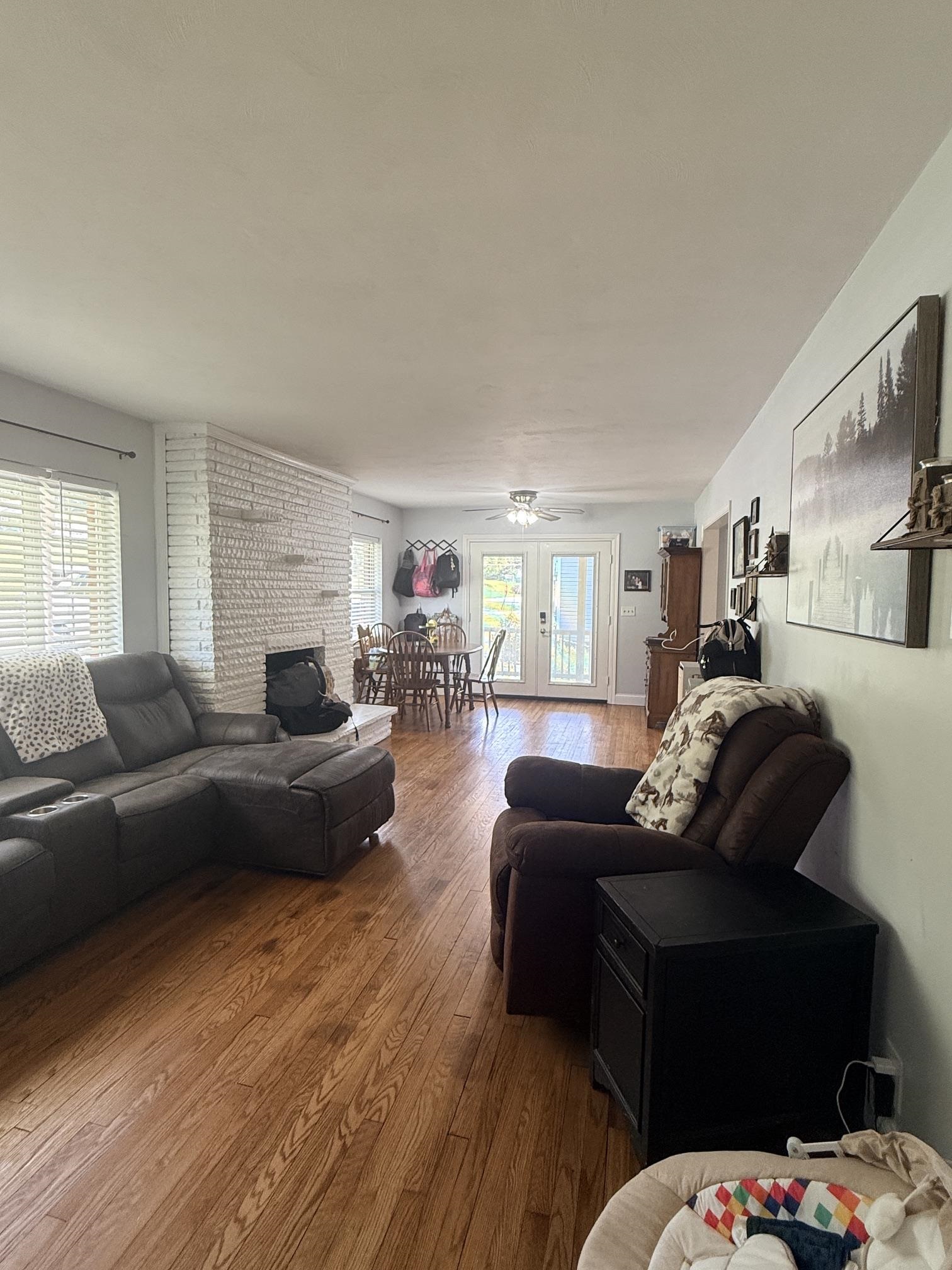 https://zimg.paragon.ice.com/ParagonImages/Property/PH/AABRKY/61051/2/0/0/7753cb3204161f819f9927b73bd73a46/0/c92a9e360654bf945efd5bcddd0c8579/61051-d33aa1e0-337e-4005-a2c2-b5dde3f091ae.JPG