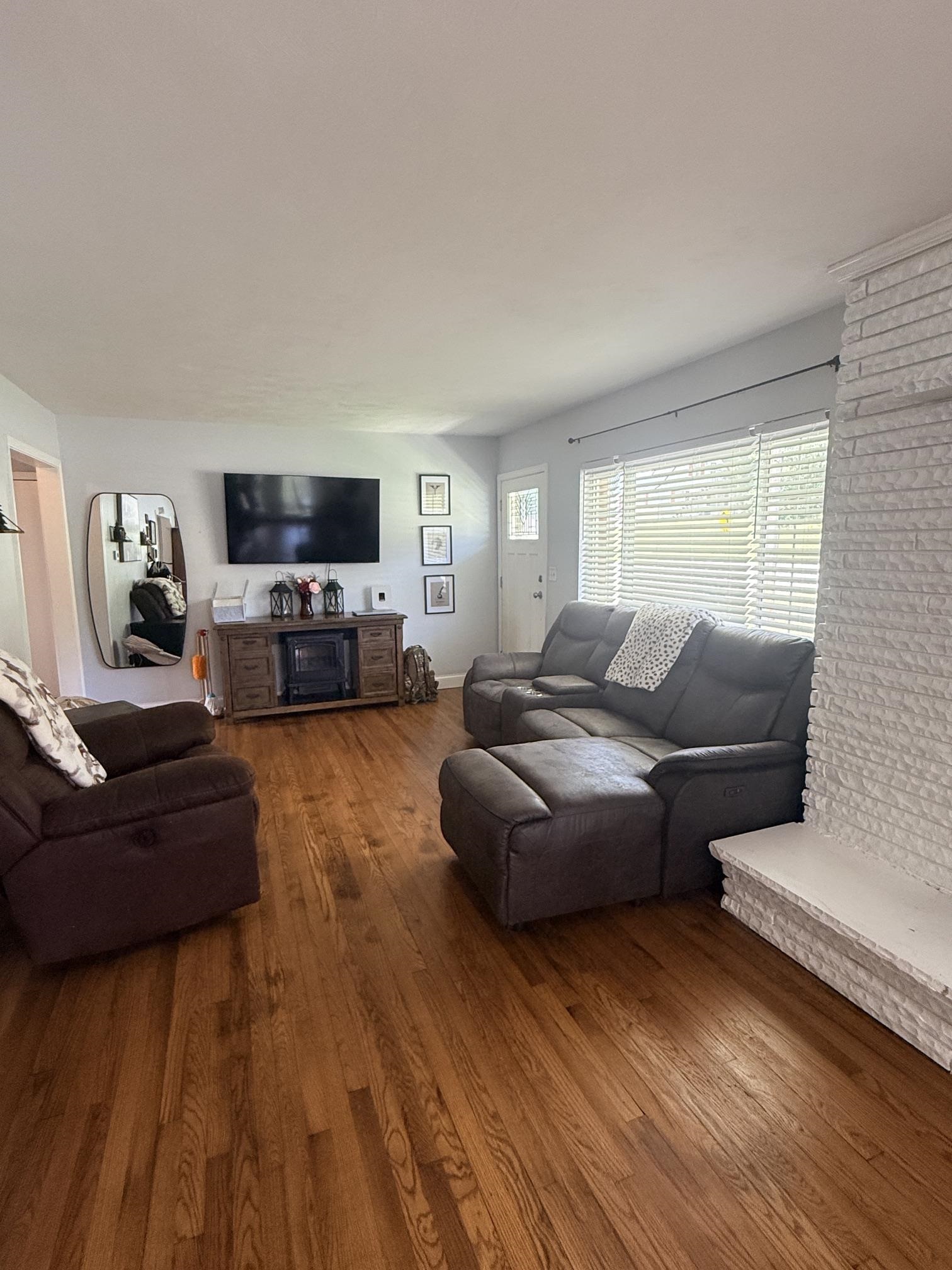 https://zimg.paragon.ice.com/ParagonImages/Property/PH/AABRKY/61051/3/0/0/d0e6564f71018b5fbf71293800421279/0/c92a9e360654bf945efd5bcddd0c8579/61051-95d1c226-25b9-4877-bf85-9691f41ed255.JPG