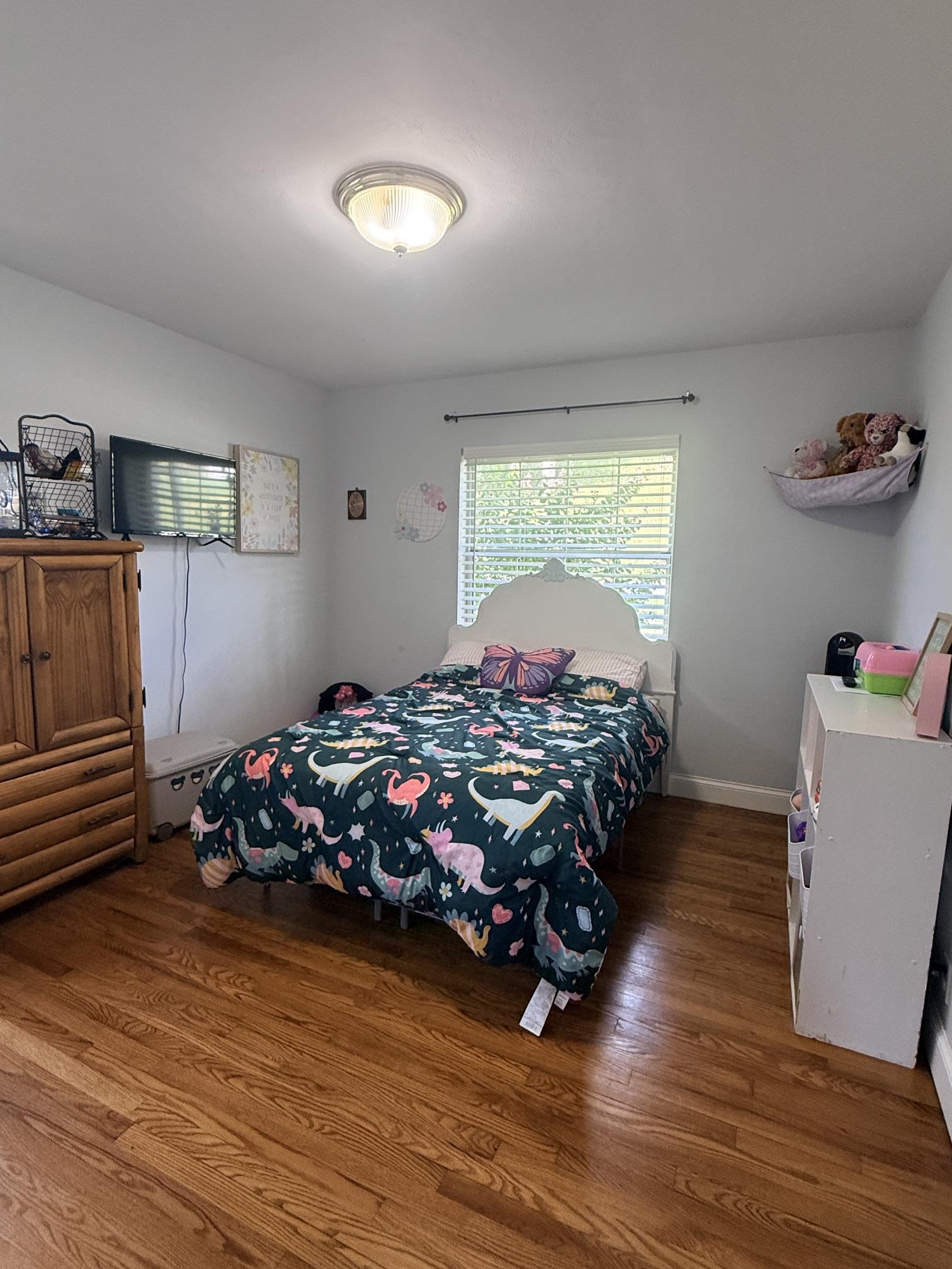 https://zimg.paragon.ice.com/ParagonImages/Property/PH/AABRKY/61051/9/0/0/bdbefb1d410a6ba89a9c755442903256/0/c92a9e360654bf945efd5bcddd0c8579/61051-1488a744-9f37-41d5-859d-873d451f1125.JPG