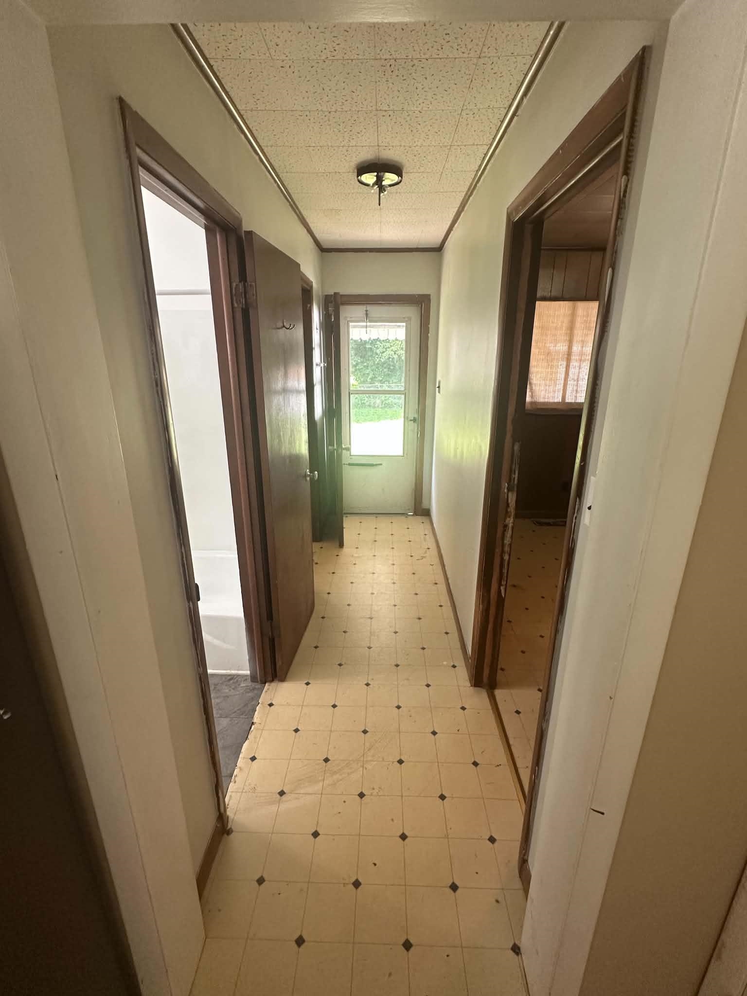 https://zimg.paragon.ice.com/ParagonImages/Property/PH/AABRKY/61052/8/0/0/074025f54d7dbbf80ff8a3127fd59c07/0/492c8127e85f74d4e6ea7bf3c82dd513/61052-cdbf28d8-983b-47e0-a1f9-ed8c1e015602.JPG