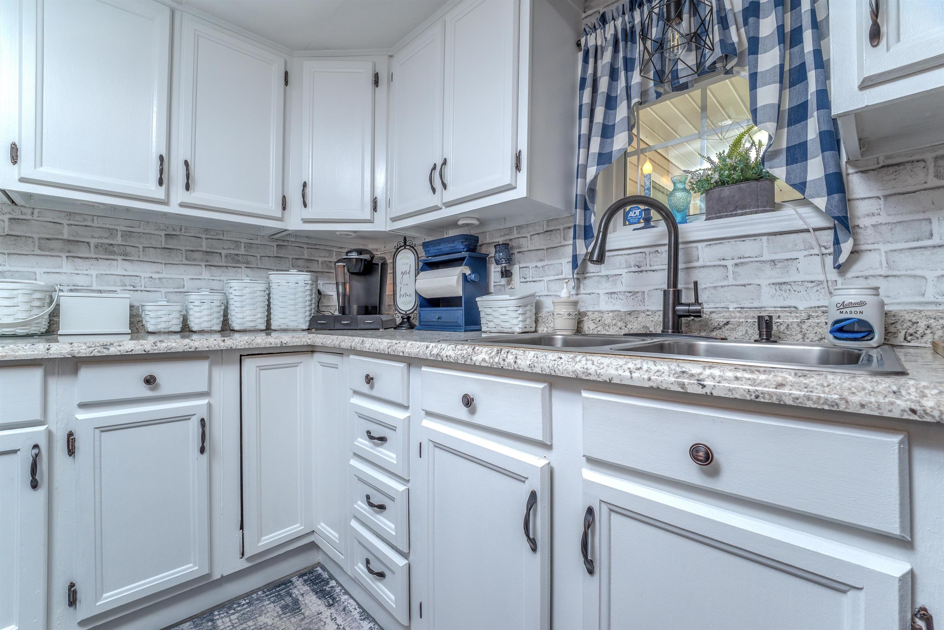 https://zimg.paragon.ice.com/ParagonImages/Property/PH/AABRKY/61059/12/0/0/a87ae89ab89f20f1c76ae0d150bf8852/0/907e93d61d7a738d0457f906796c9ce3/61059-717af59e-73a2-498c-a230-b3b93cd29013.JPG