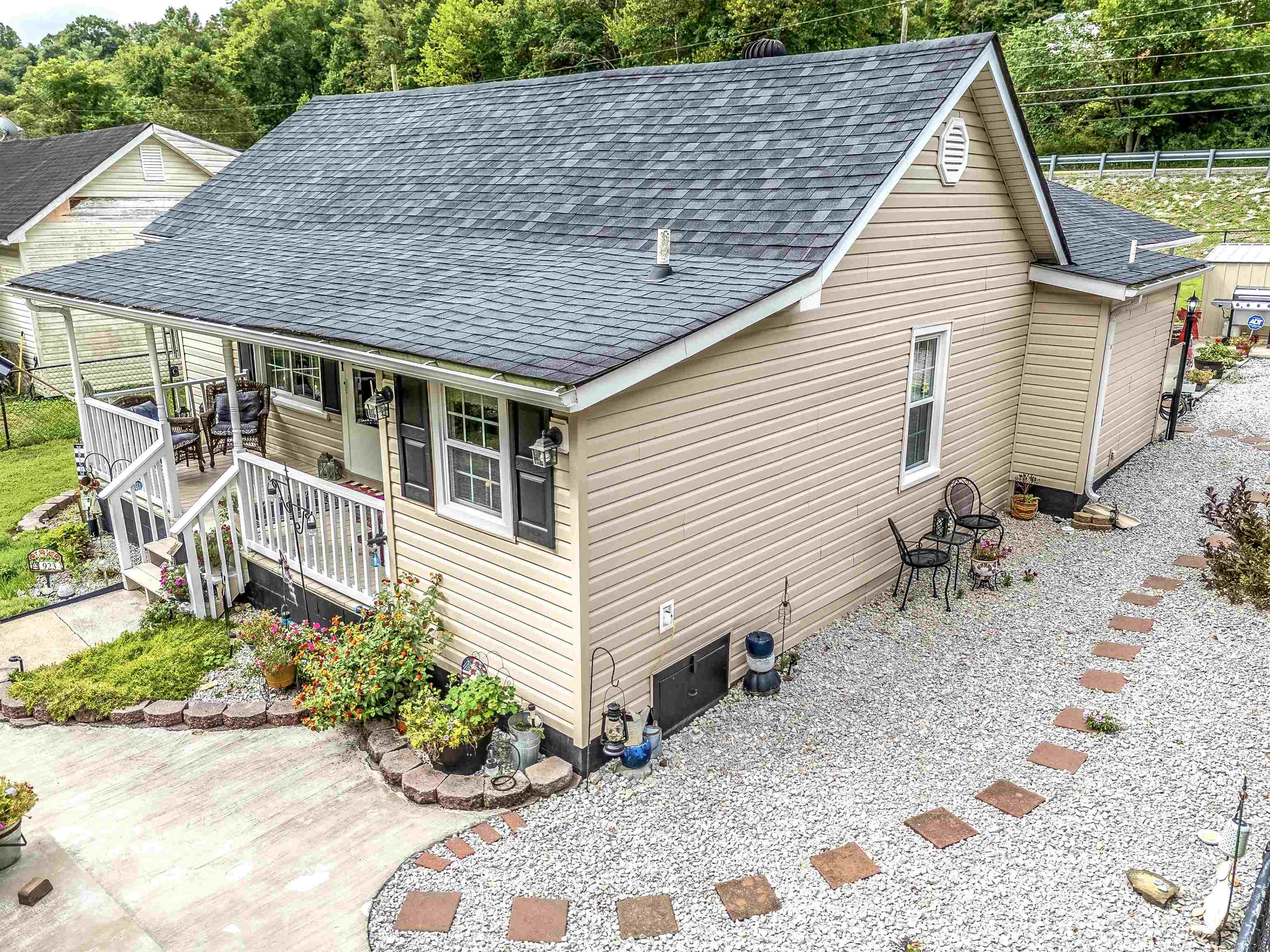 https://zimg.paragon.ice.com/ParagonImages/Property/PH/AABRKY/61059/3/0/0/b96b12cef51e247362d3dfcb775c6aa5/0/907e93d61d7a738d0457f906796c9ce3/61059-08a2af08-bce8-482d-b112-902d32984817.JPG