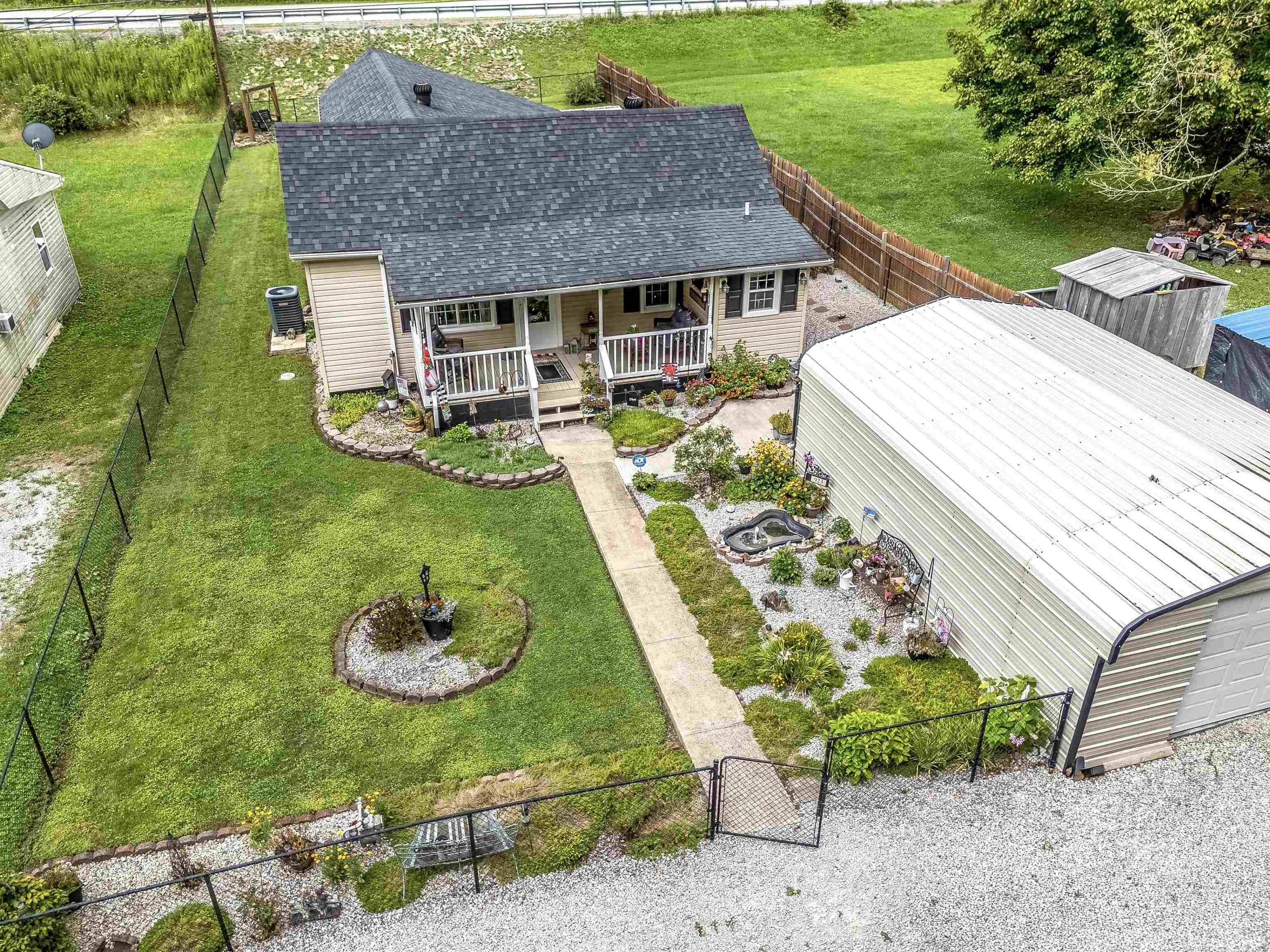 https://zimg.paragon.ice.com/ParagonImages/Property/PH/AABRKY/61059/4/0/0/9b919257be98083e7e5ca1292dba7406/0/907e93d61d7a738d0457f906796c9ce3/61059-8d872881-9ef7-475c-848f-4be527bd6e76.JPG