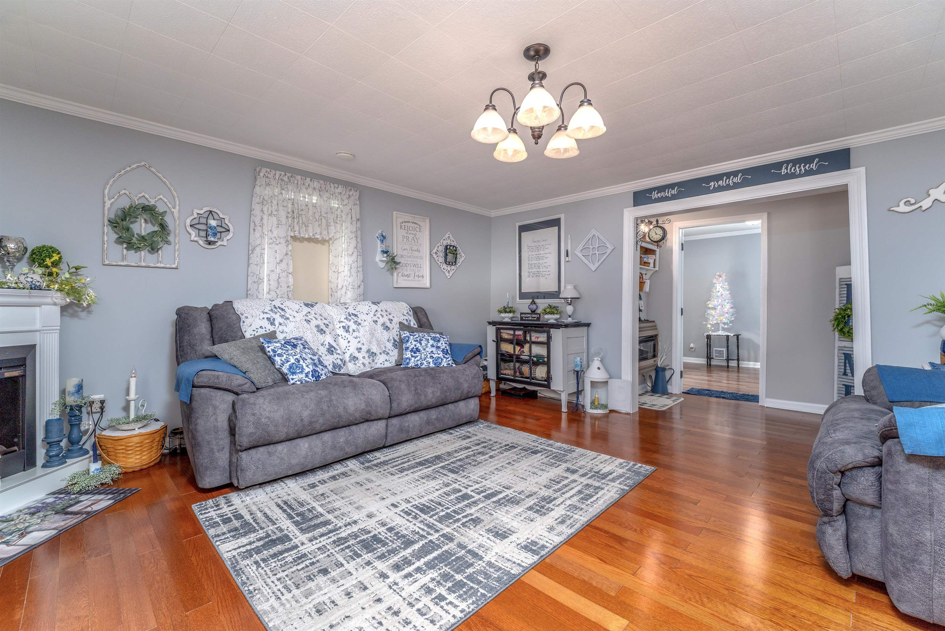 https://zimg.paragon.ice.com/ParagonImages/Property/PH/AABRKY/61059/5/0/0/577447e0c384d736a0a5e19557b8b7f8/0/907e93d61d7a738d0457f906796c9ce3/61059-a90ff14a-7a04-4cbc-8a29-fe9919d9411c.JPG