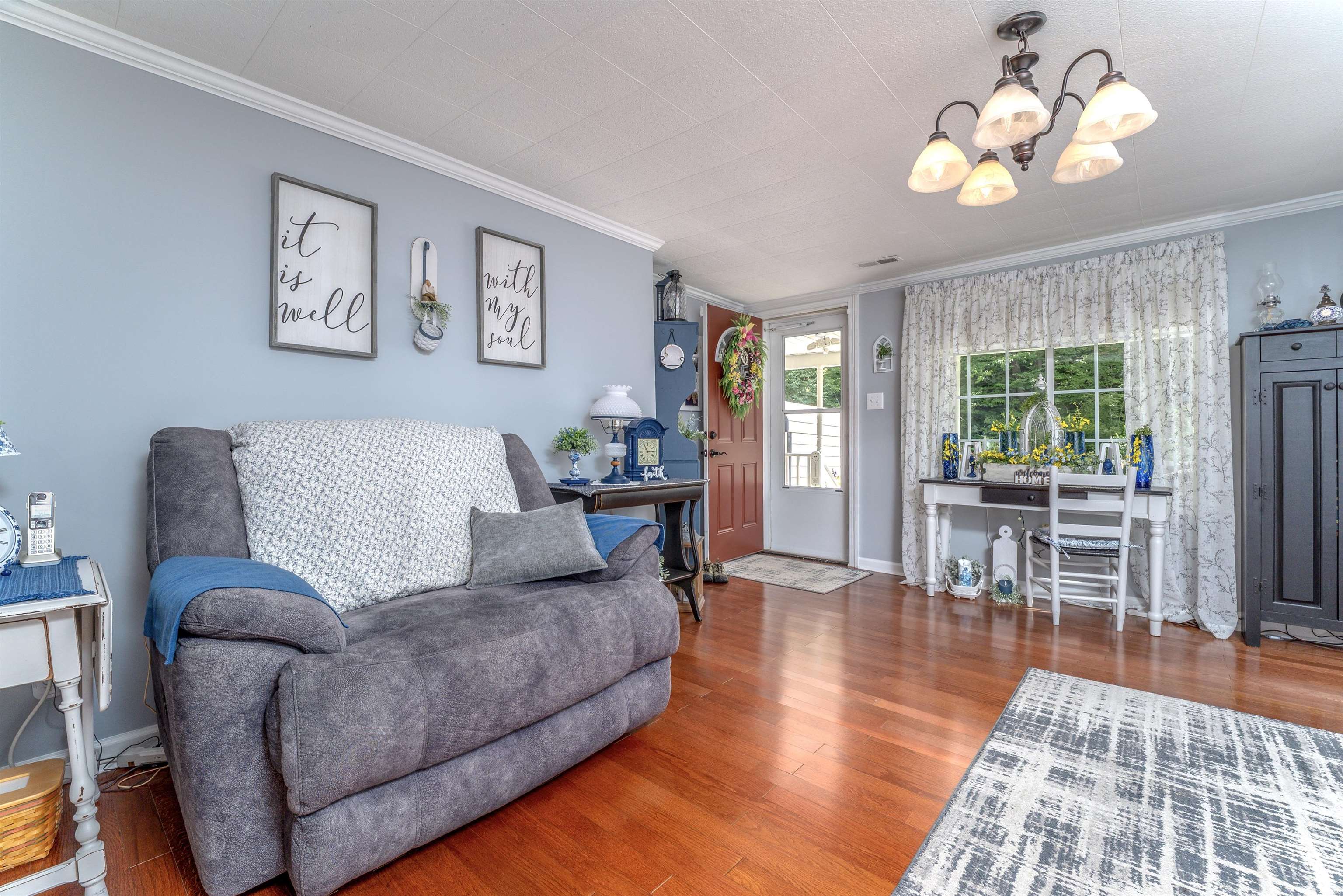 https://zimg.paragon.ice.com/ParagonImages/Property/PH/AABRKY/61059/7/0/0/9ef9c4a861b51530ff48ce841bee14f6/0/907e93d61d7a738d0457f906796c9ce3/61059-7d0c23ca-81d0-449a-8283-4928c475d1d6.JPG