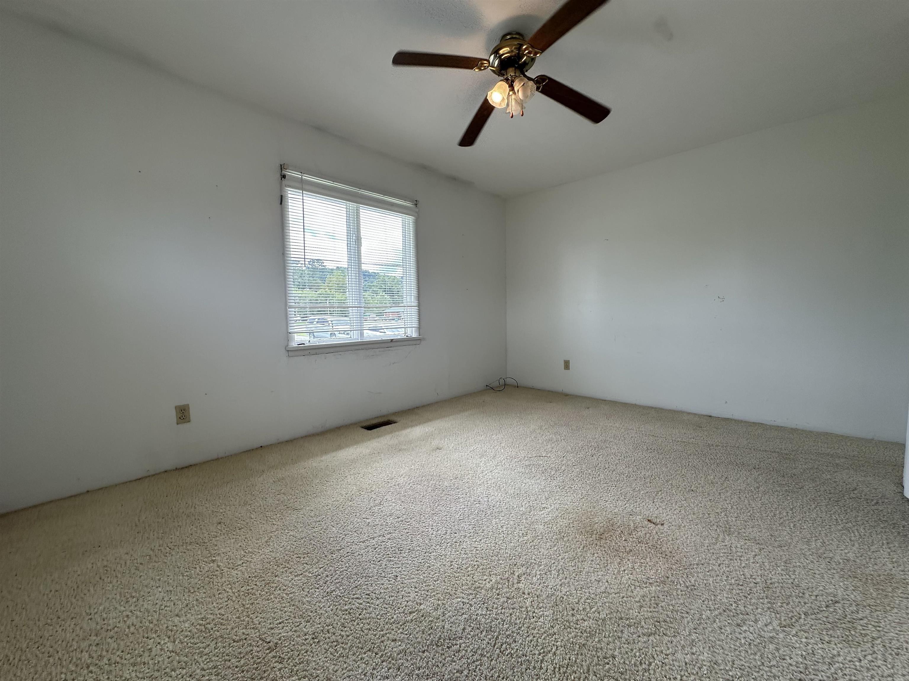 https://zimg.paragon.ice.com/ParagonImages/Property/PH/AABRKY/61062/10/0/0/c895b63d4d2d48ce54a1ec2b52cea2a7/0/4ee1661c977857a97bec411fd02e2260/61062-4c5bb038-3cac-471c-8e3b-cca3db845085.JPG