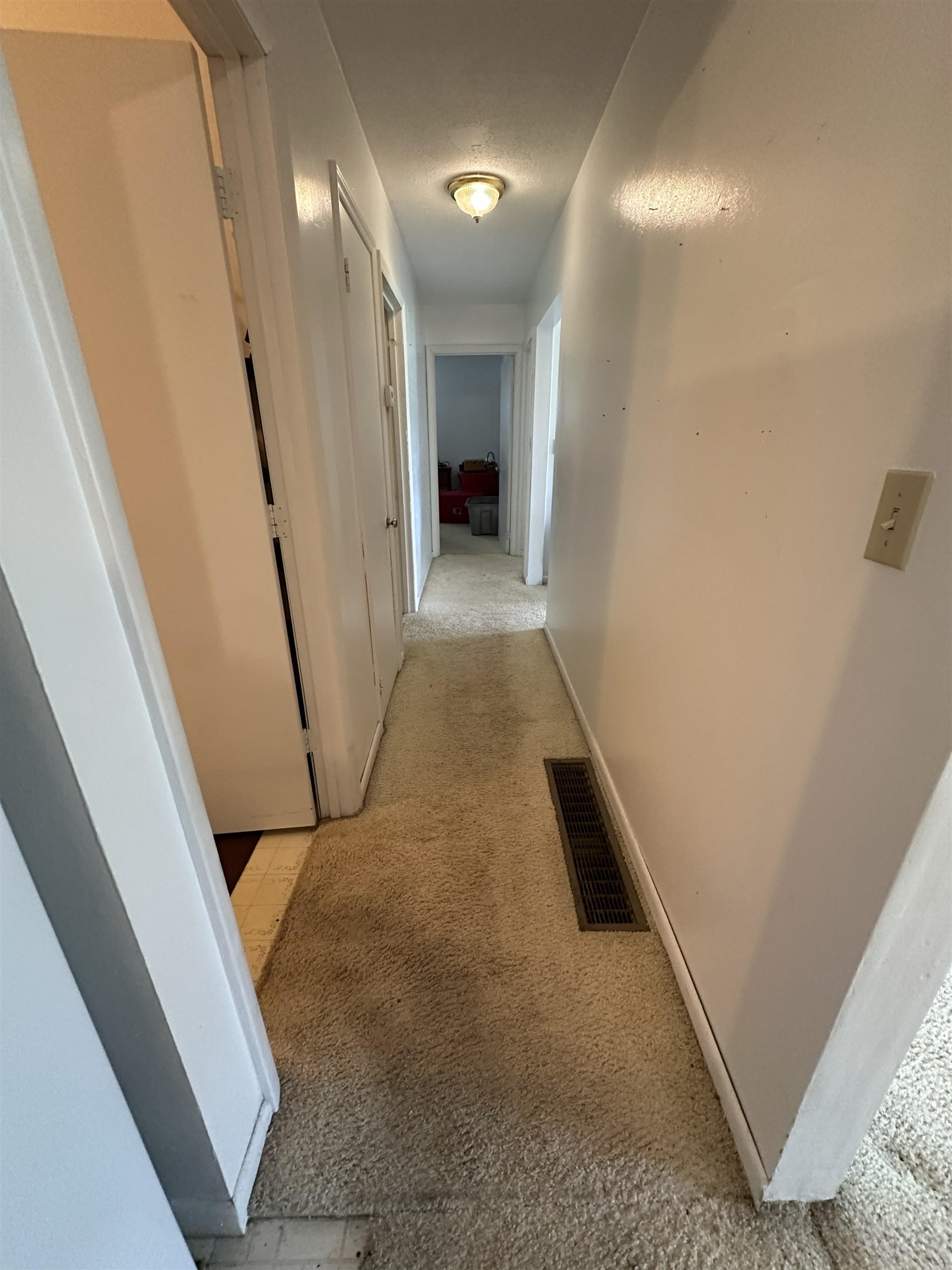 https://zimg.paragon.ice.com/ParagonImages/Property/PH/AABRKY/61062/8/0/0/e31bf063fe78903d1c9c25d10bf4c078/0/4ee1661c977857a97bec411fd02e2260/61062-7c8b1582-6e1f-4954-b488-8444a390e5d1.JPG