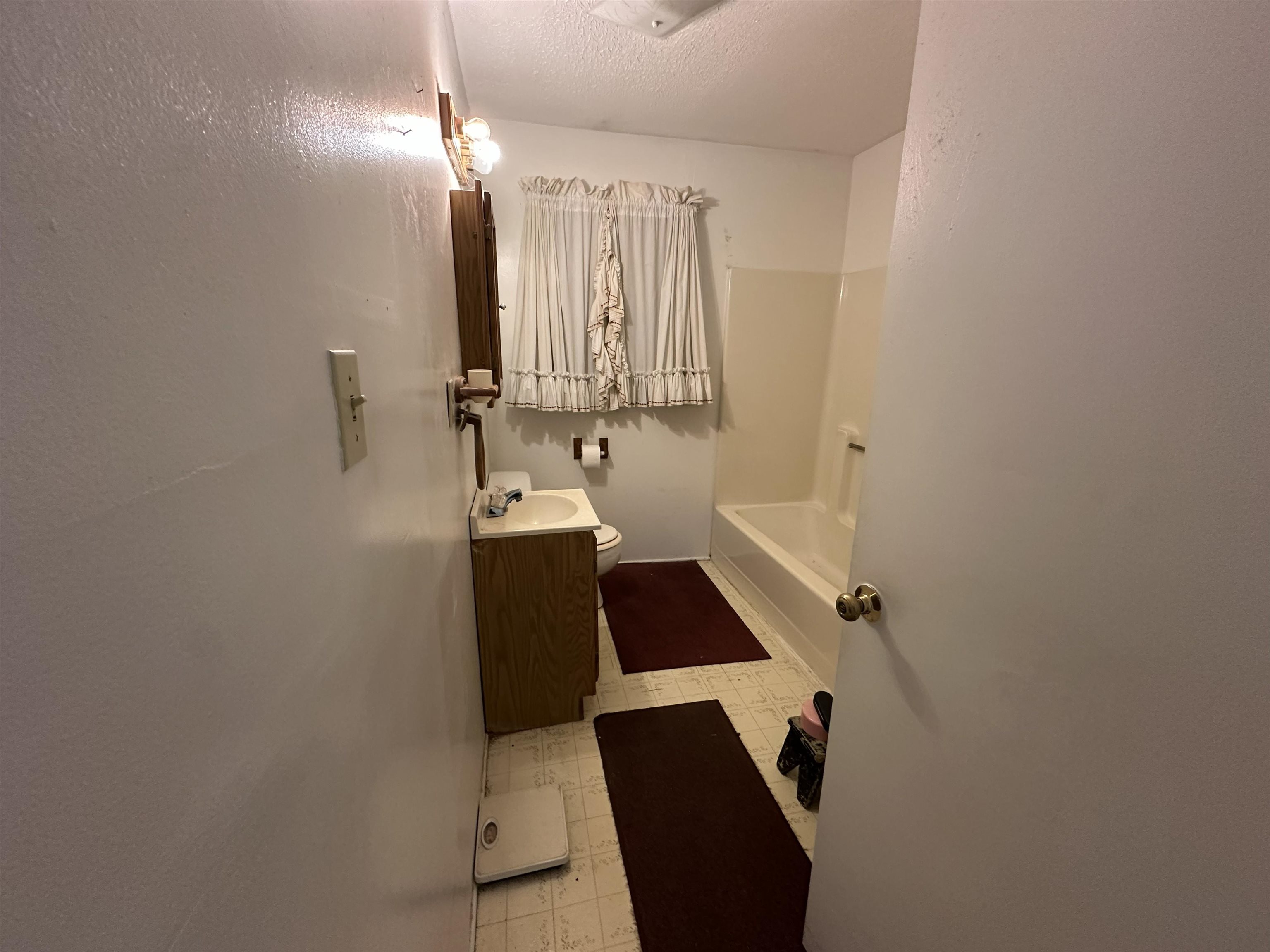 https://zimg.paragon.ice.com/ParagonImages/Property/PH/AABRKY/61062/9/0/0/fc590567e258c093b272cba7e277be5b/0/4ee1661c977857a97bec411fd02e2260/61062-29b8e5d9-338f-4916-a17f-9e3b9414a554.JPG