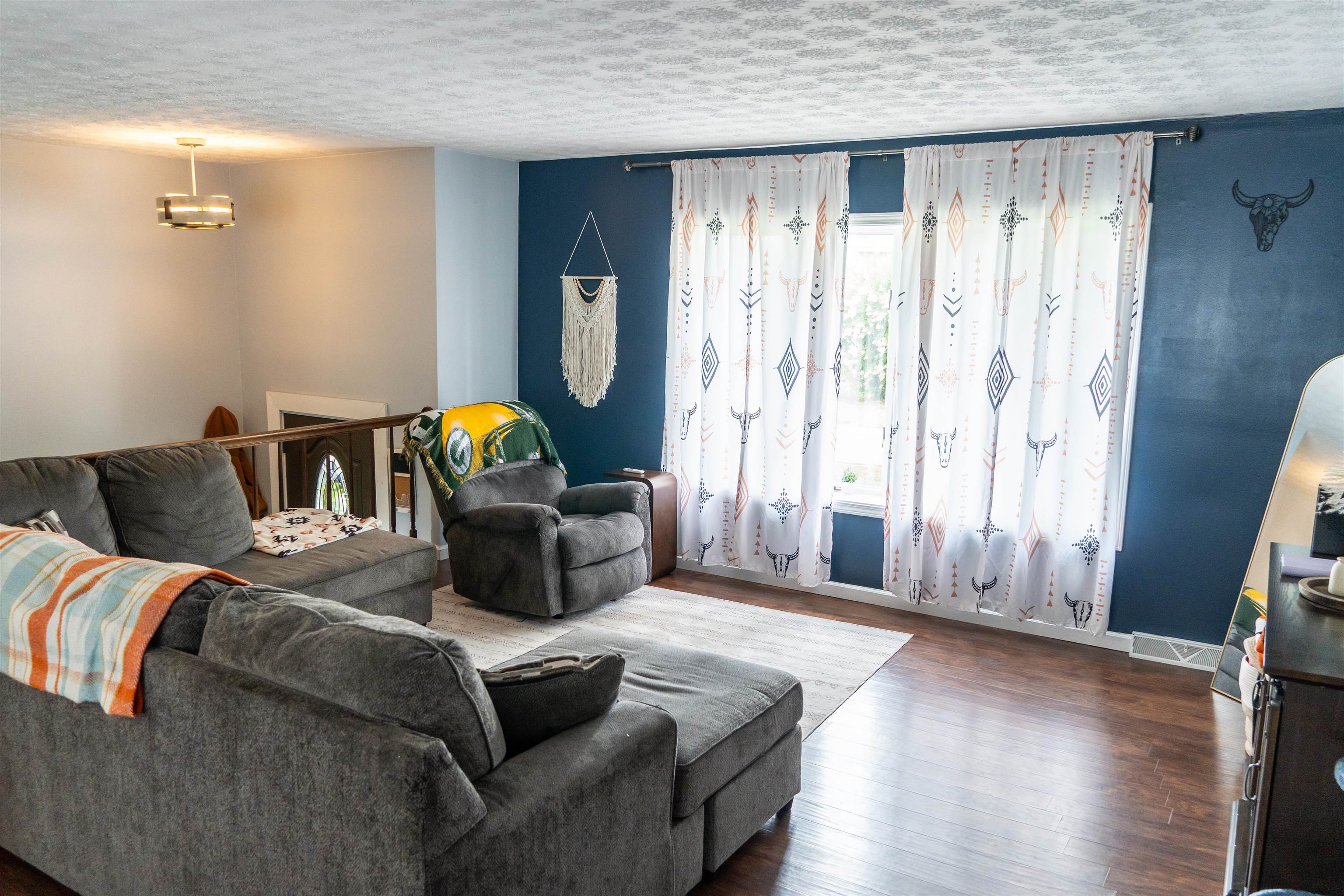https://zimg.paragon.ice.com/ParagonImages/Property/PH/AABRKY/61065/1/0/0/b1de024675df9311e0f89a0806f75efc/0/d9a30af07c73cb7ff8c89d080a7435c2/61065-1953c7e4-9203-4cab-9873-edd10cfbcb13.JPG