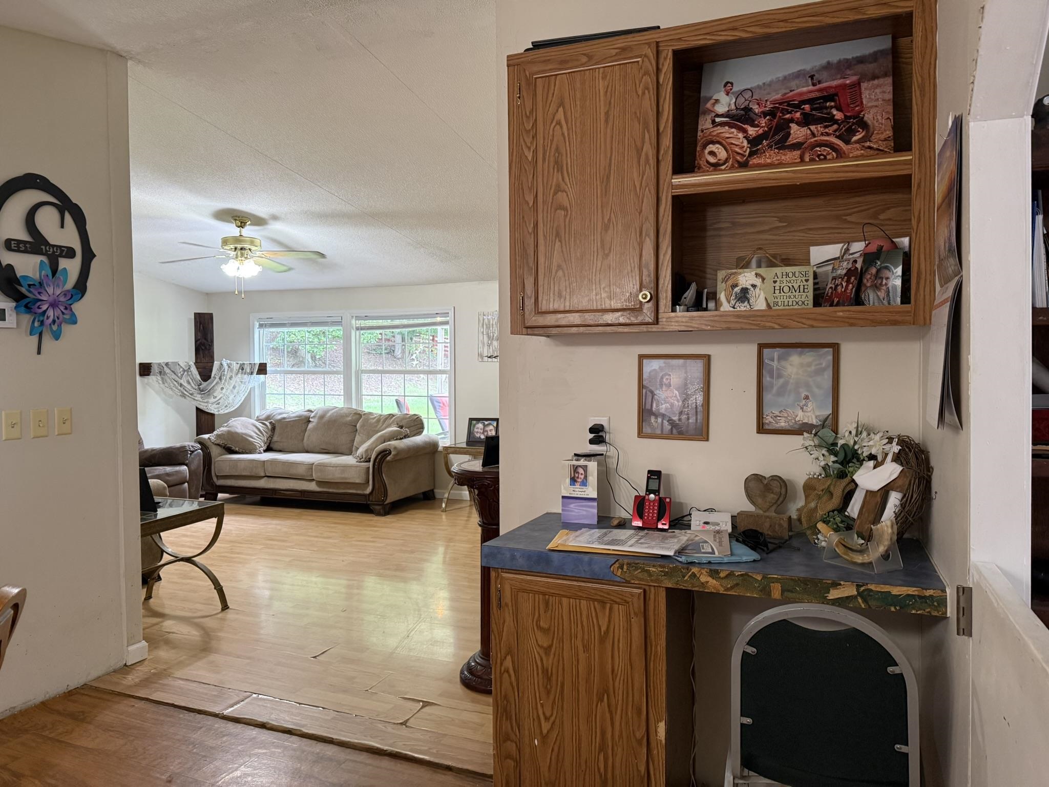 https://zimg.paragon.ice.com/ParagonImages/Property/PH/AABRKY/61067/12/0/0/760e9e6a0db5f9f095c1f340e43559fc/0/16af9ec8209be3586265633c551cbeb3/61067-cadfb013-aeb4-4ce4-a8fe-74d7c33819c8.JPG