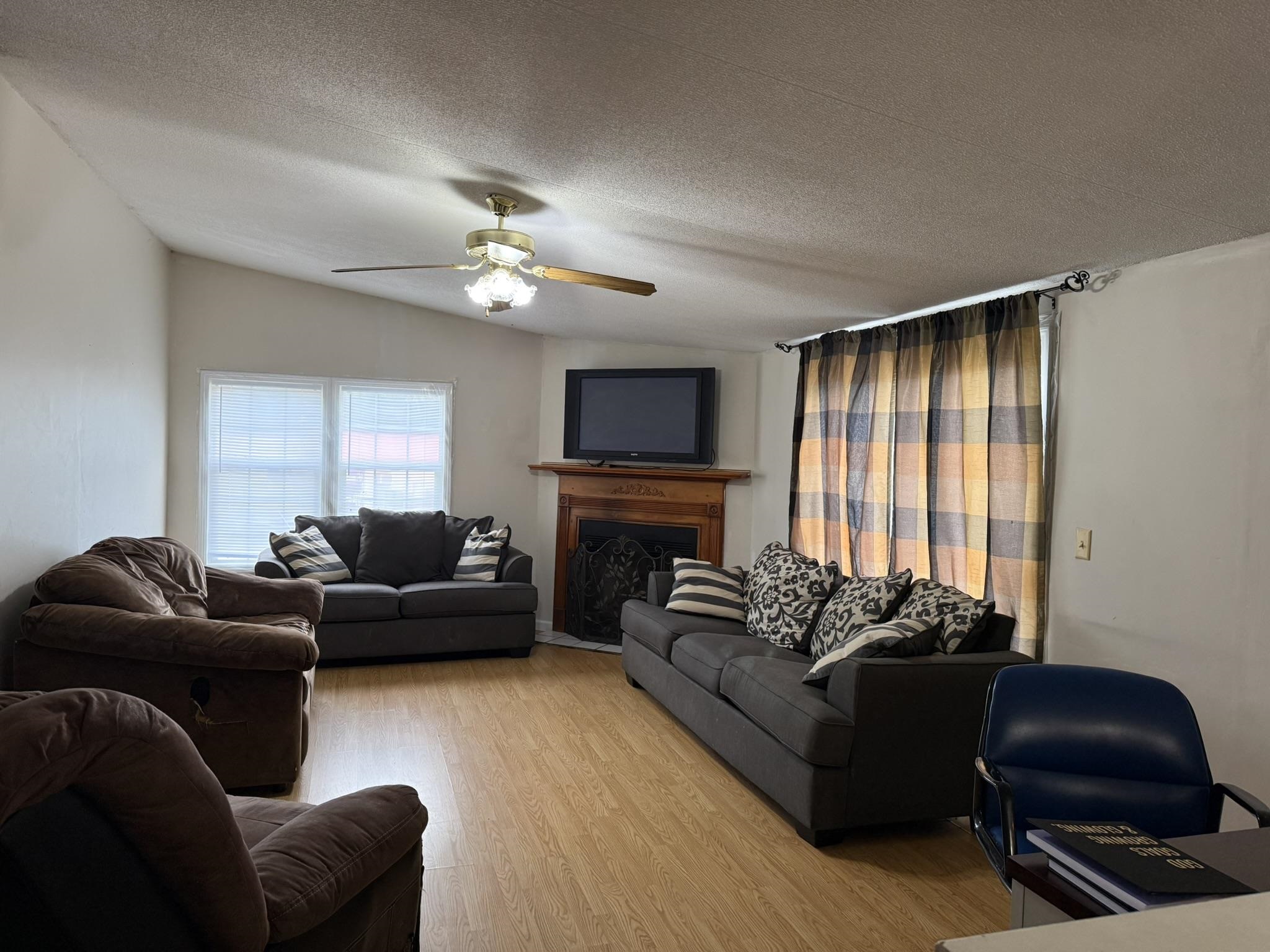 https://zimg.paragon.ice.com/ParagonImages/Property/PH/AABRKY/61067/12/0/0/c5bff768568fb2acc80e655f2909ed77/0/16af9ec8209be3586265633c551cbeb3/61067-adc53ca3-eb0e-4c9e-887d-409e9164bc20.JPG