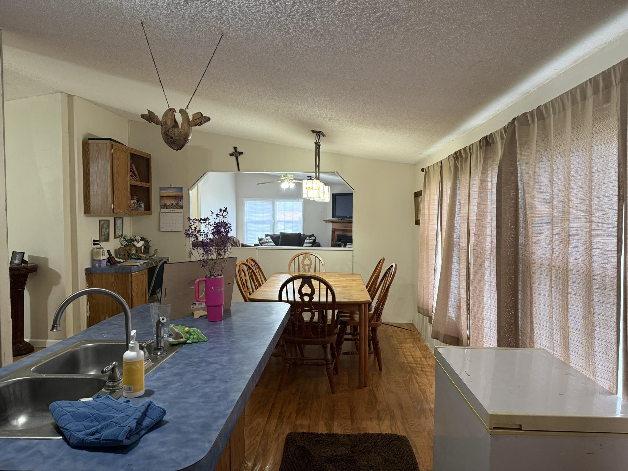 https://zimg.paragon.ice.com/ParagonImages/Property/PH/AABRKY/61067/8/0/0/831e7e6d54157dcdd63f4a8cb163b2be/0/16af9ec8209be3586265633c551cbeb3/61067-9a664f0d-6c61-4c40-97f4-daabe7752271.JPG