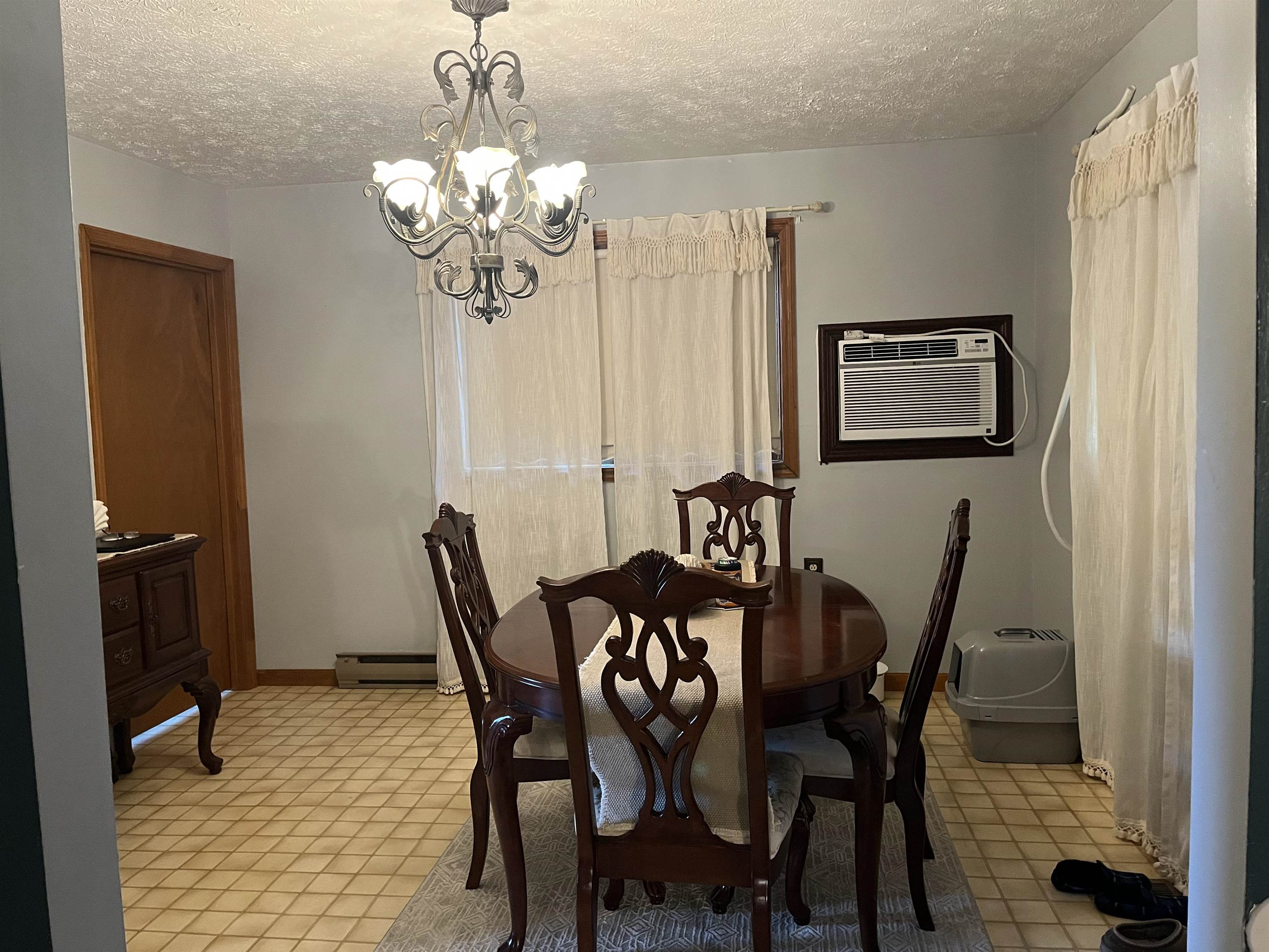 https://zimg.paragon.ice.com/ParagonImages/Property/PH/AABRKY/61069/4/0/0/b9b3881712a8ad116cf5ea9cad26d10b/0/d23aa073f59dfc82712fe5fed96fd1ef/61069-d89b4f8c-dc7b-488c-be78-5c6d3ddcc9dd.JPG