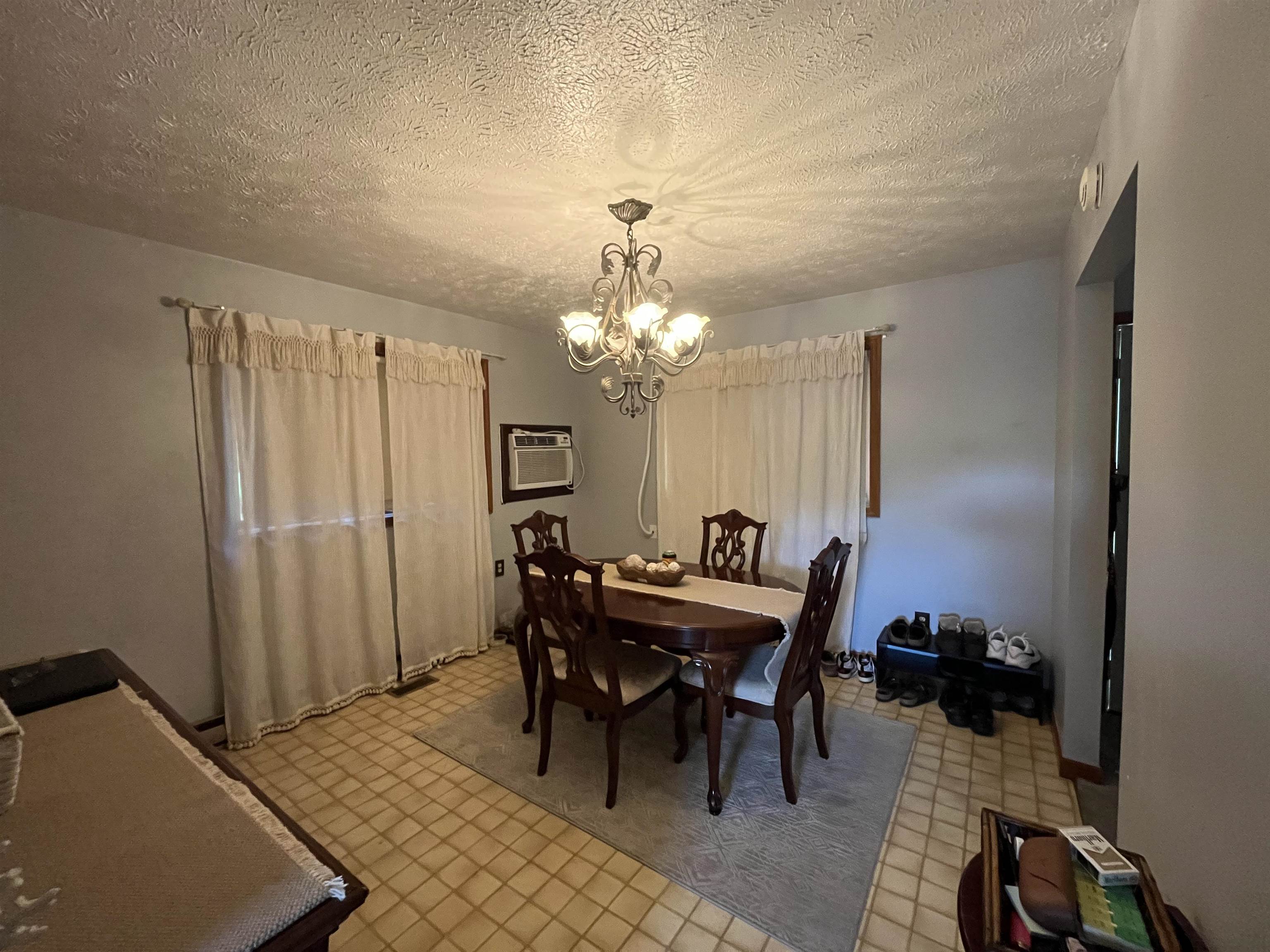 https://zimg.paragon.ice.com/ParagonImages/Property/PH/AABRKY/61069/5/0/0/5a103455bfec97acf3e57d3fbe0f1051/0/d23aa073f59dfc82712fe5fed96fd1ef/61069-0a4aeccf-93c7-4254-99c0-867436b5ebcc.JPG