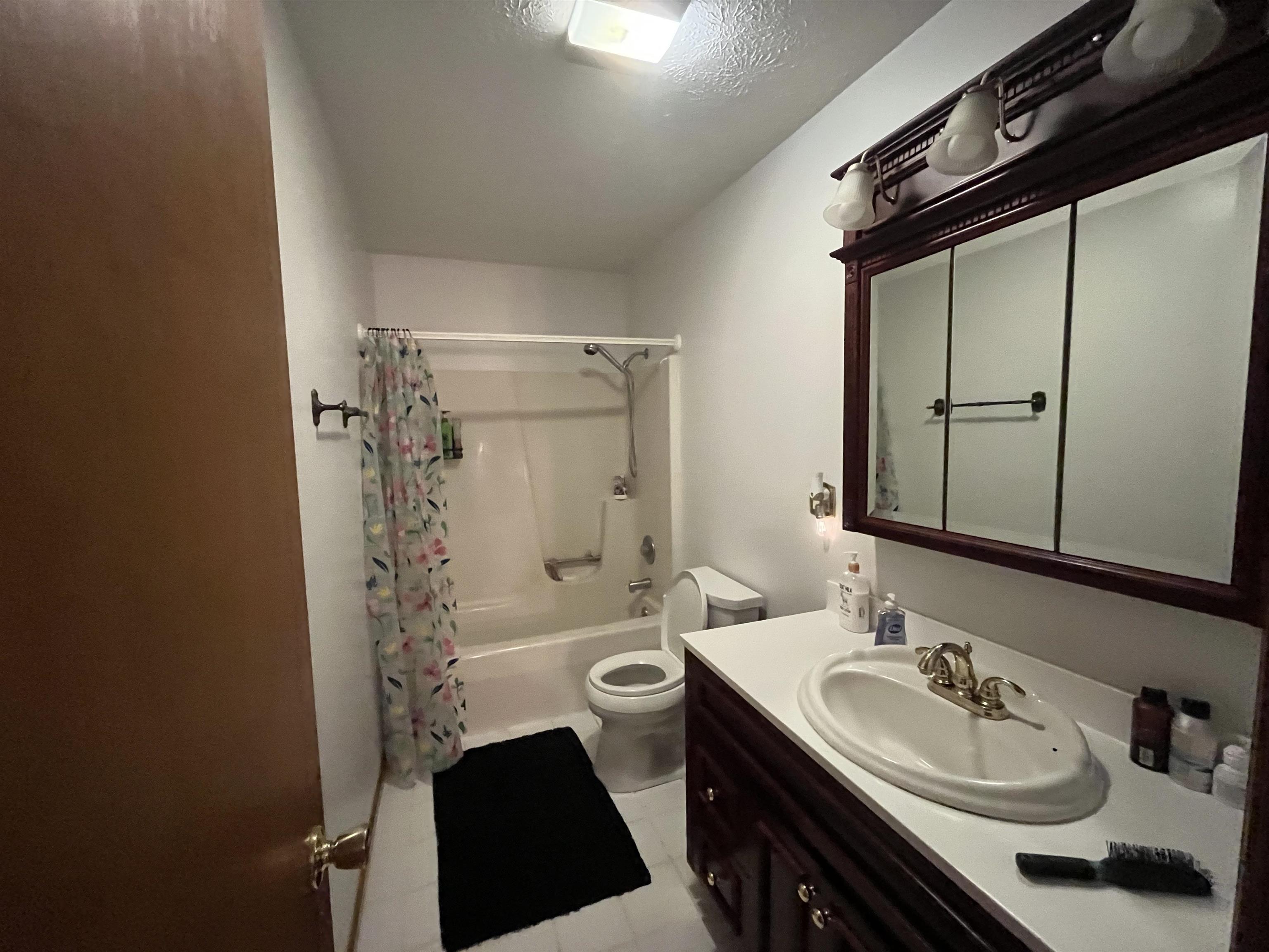 https://zimg.paragon.ice.com/ParagonImages/Property/PH/AABRKY/61069/7/0/0/d9b2e5907d4aeaf202fccf8ca14188f3/0/d23aa073f59dfc82712fe5fed96fd1ef/61069-222d98fd-108f-4039-a6fc-e7a0c4611aa9.JPG
