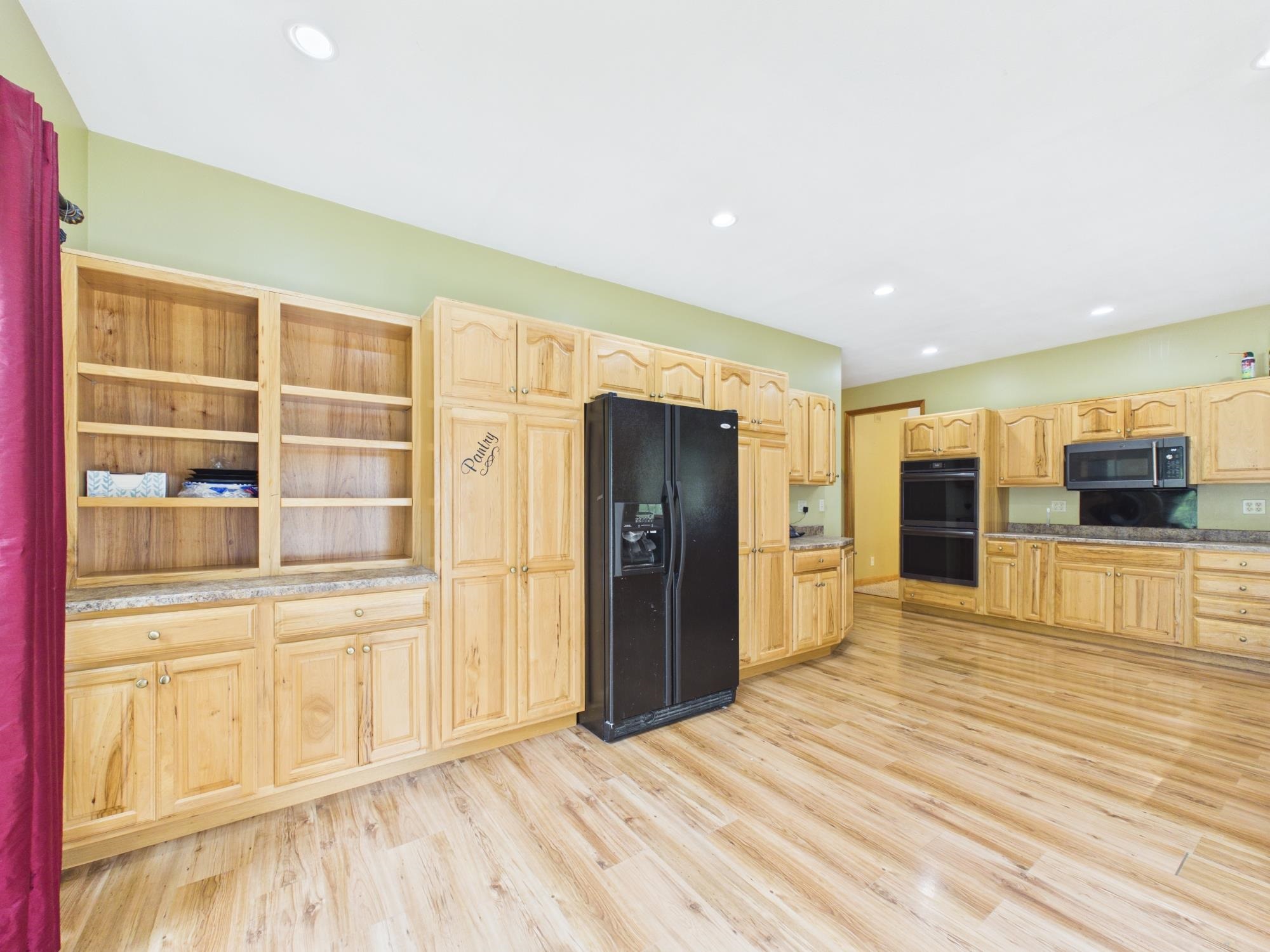 https://zimg.paragon.ice.com/ParagonImages/Property/PH/AABRKY/61071/10/0/0/2fe0dd473430c7ce6b122711af95e97b/0/725ebd03b443881a0bc59afc00c362c6/61071-17062b6b-da5b-4b59-b0b3-70e82024528d.JPG