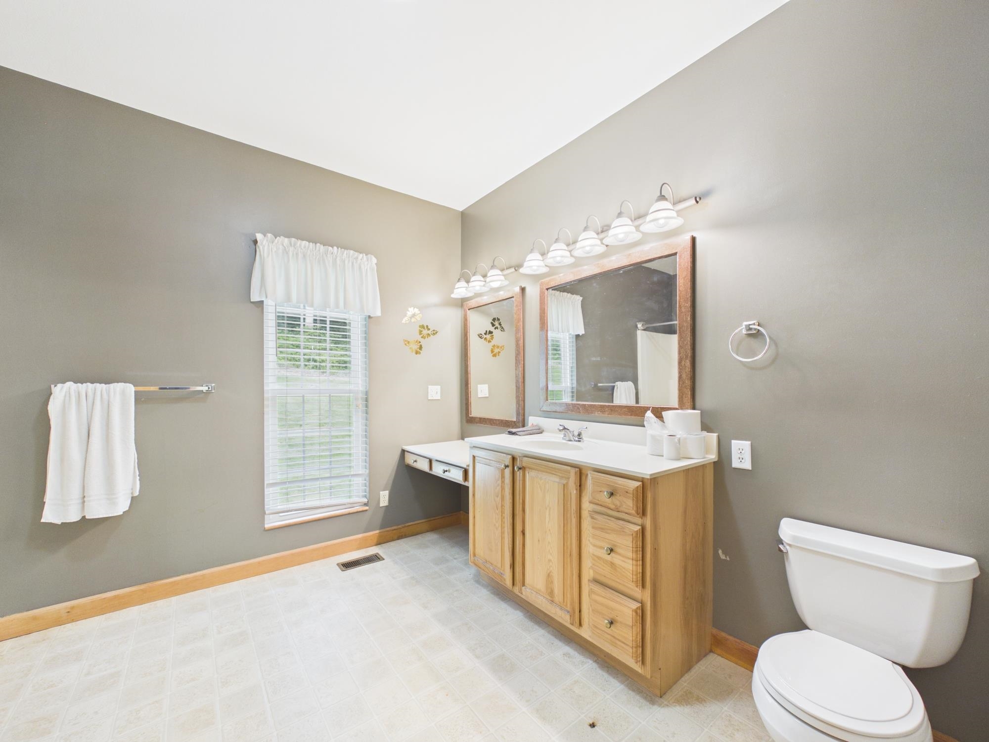https://zimg.paragon.ice.com/ParagonImages/Property/PH/AABRKY/61071/13/0/0/77799bacabdb06dae52bd71735485d38/0/725ebd03b443881a0bc59afc00c362c6/61071-e60f039b-9f19-48e8-a5cd-8bf0a601b7a1.JPG