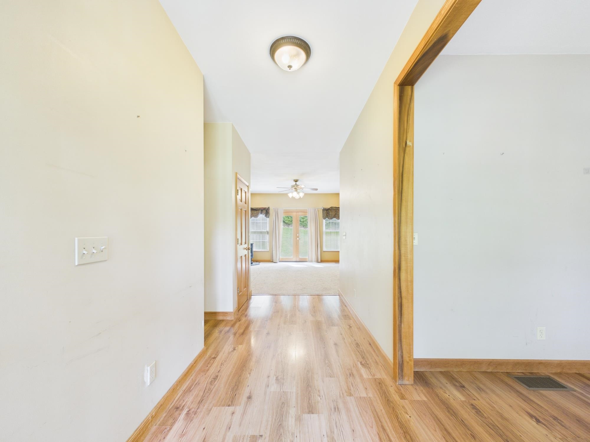 https://zimg.paragon.ice.com/ParagonImages/Property/PH/AABRKY/61071/4/0/0/89f6761de660ca2172c286ad6562d712/0/725ebd03b443881a0bc59afc00c362c6/61071-cb7d8a8a-02ed-4723-b3c0-7d6011380ffe.JPG