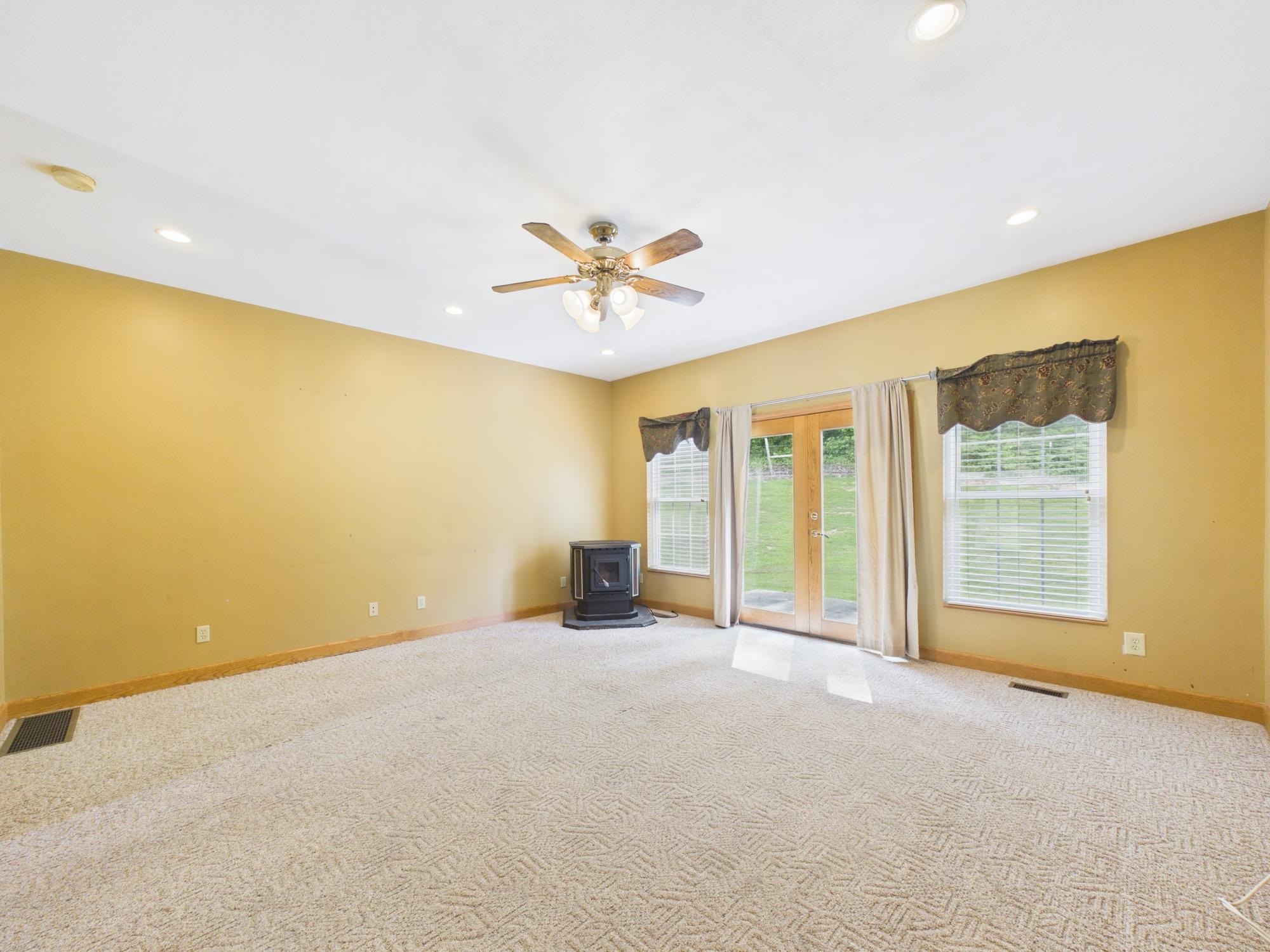 https://zimg.paragon.ice.com/ParagonImages/Property/PH/AABRKY/61071/5/0/0/a347743a2d2aea56abdac25cfbaa1574/0/725ebd03b443881a0bc59afc00c362c6/61071-144c109b-d3b4-4a2f-8147-8a99b0483916.JPG