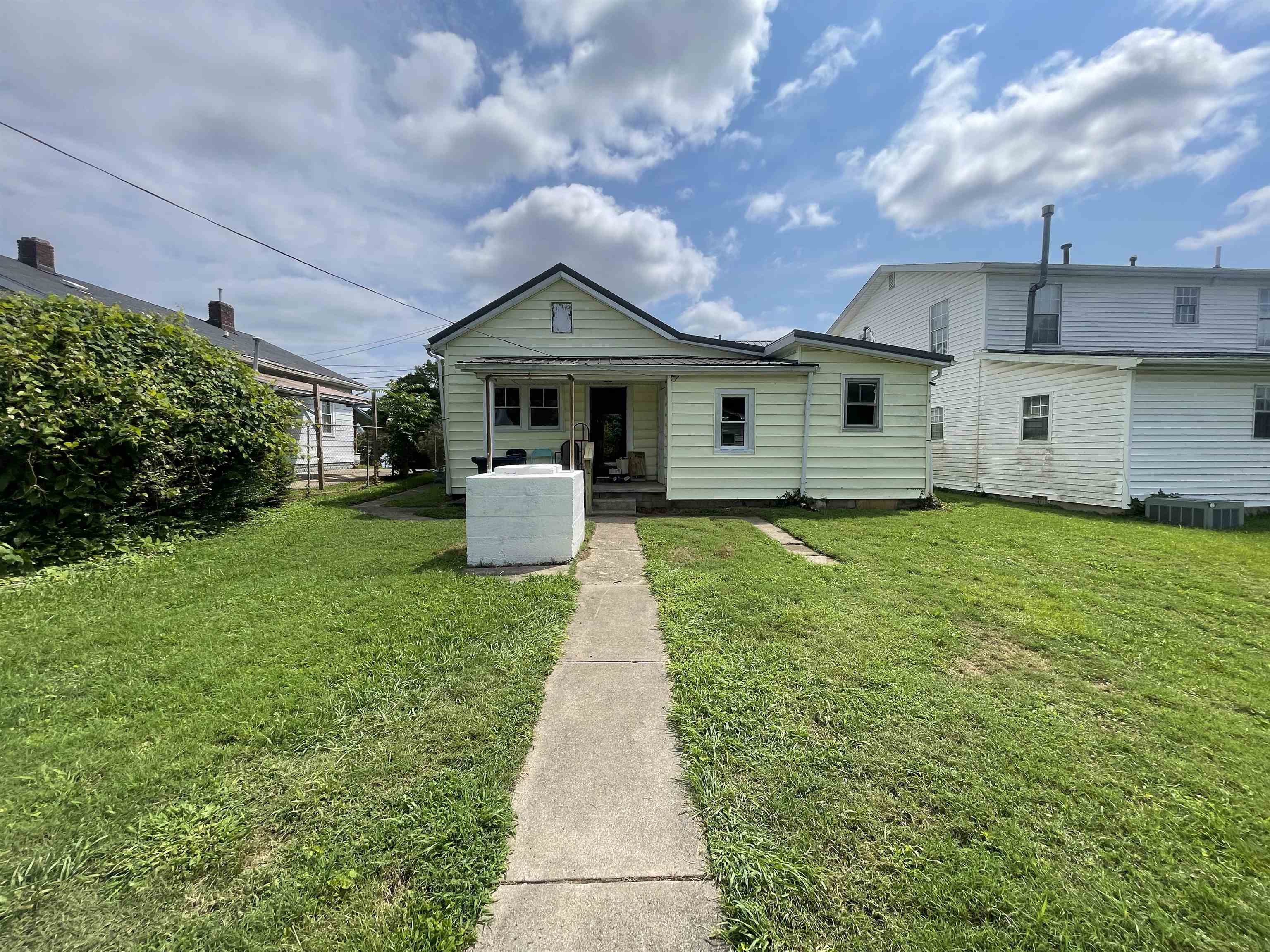 https://zimg.paragon.ice.com/ParagonImages/Property/PH/AABRKY/61080/1/0/0/4c150e5cf9e5c1cf5536574a17b334e8/0/6d4e8a96de874f2a7b768981ae43bba2/61080-77c65329-9936-40cb-bc88-53c0e30b464a.JPG