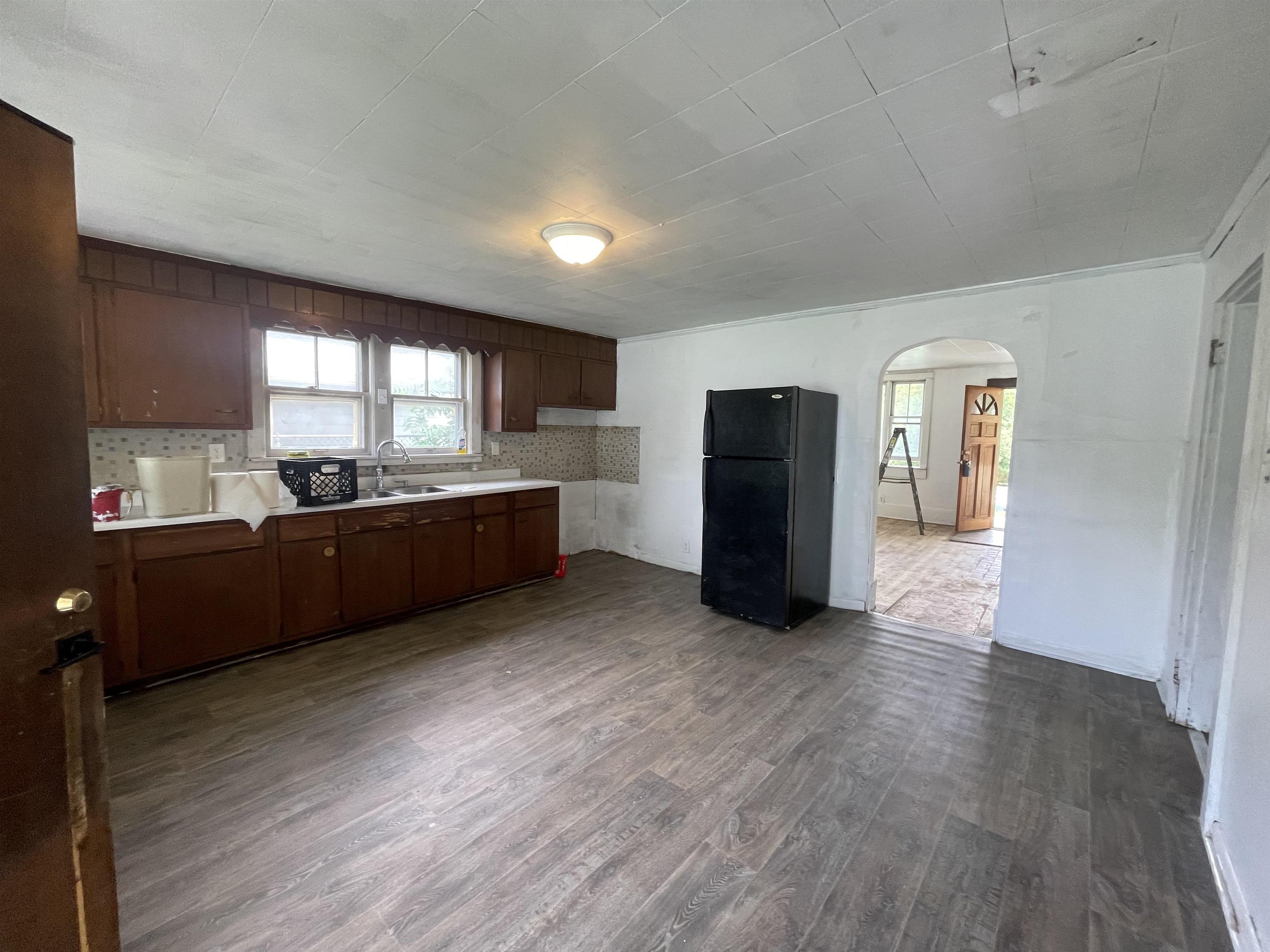 https://zimg.paragon.ice.com/ParagonImages/Property/PH/AABRKY/61080/11/0/0/44aa5391ea218bc3be9644c5c069f4dc/0/6d4e8a96de874f2a7b768981ae43bba2/61080-d950a21a-c2b1-489c-b239-8c3ab49b2905.JPG