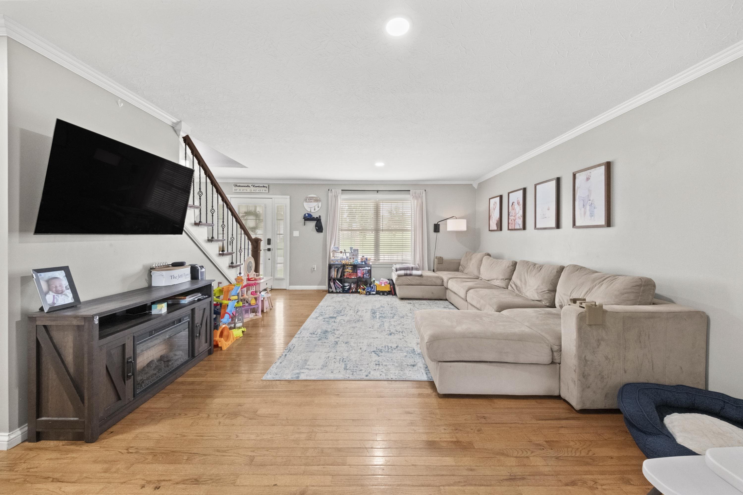 https://zimg.paragon.ice.com/ParagonImages/Property/PH/AABRKY/61081/4/0/0/518a039680302234fa0ce03ec6557408/0/cfc10c564c045b63537b2334a4fcb977/61081-1a16bb00-e59f-40cc-b629-cd9492643835.JPG